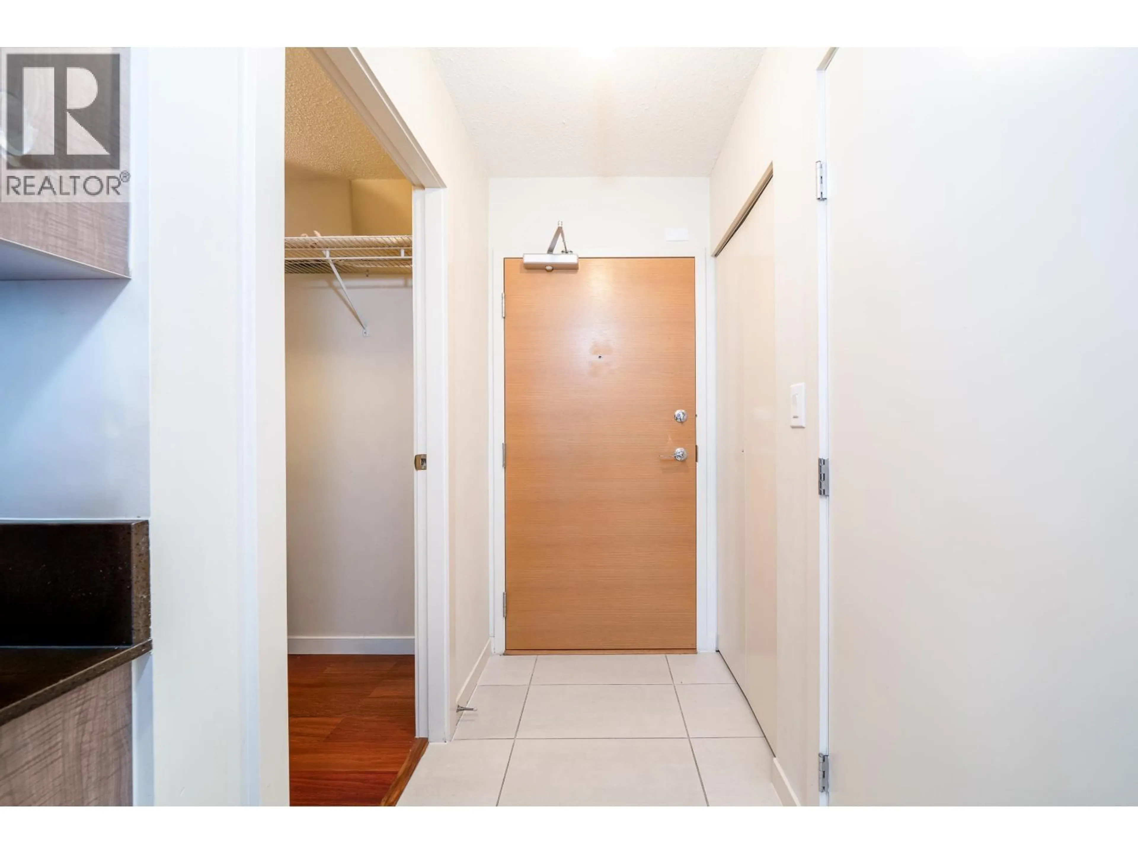 Indoor entryway for 2105 - 909 MAINLAND STREET, Vancouver British Columbia V6B1S3