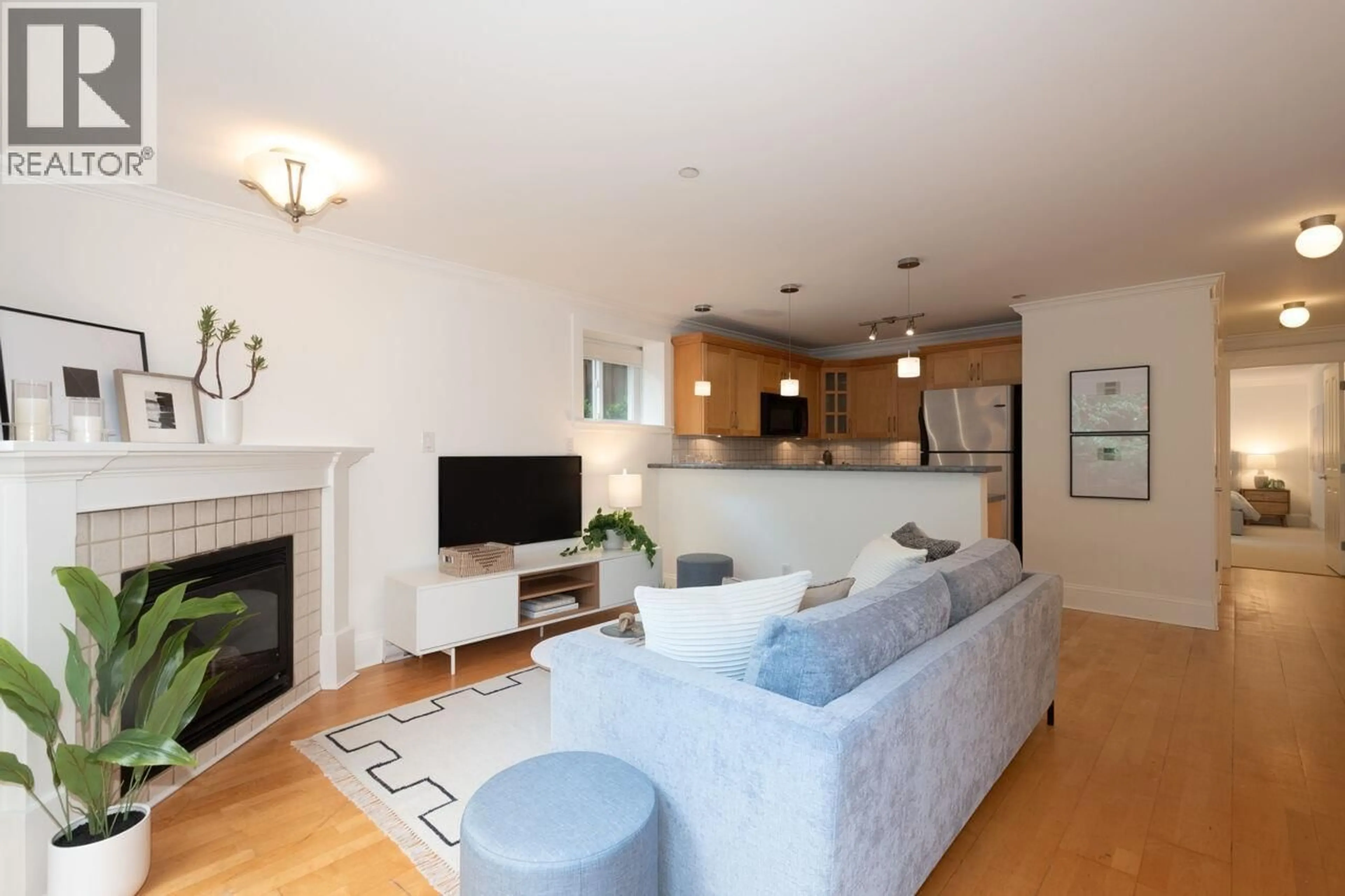 Living room with furniture, wood/laminate floor for 316 14TH AVENUE, Vancouver British Columbia V5Y1X4