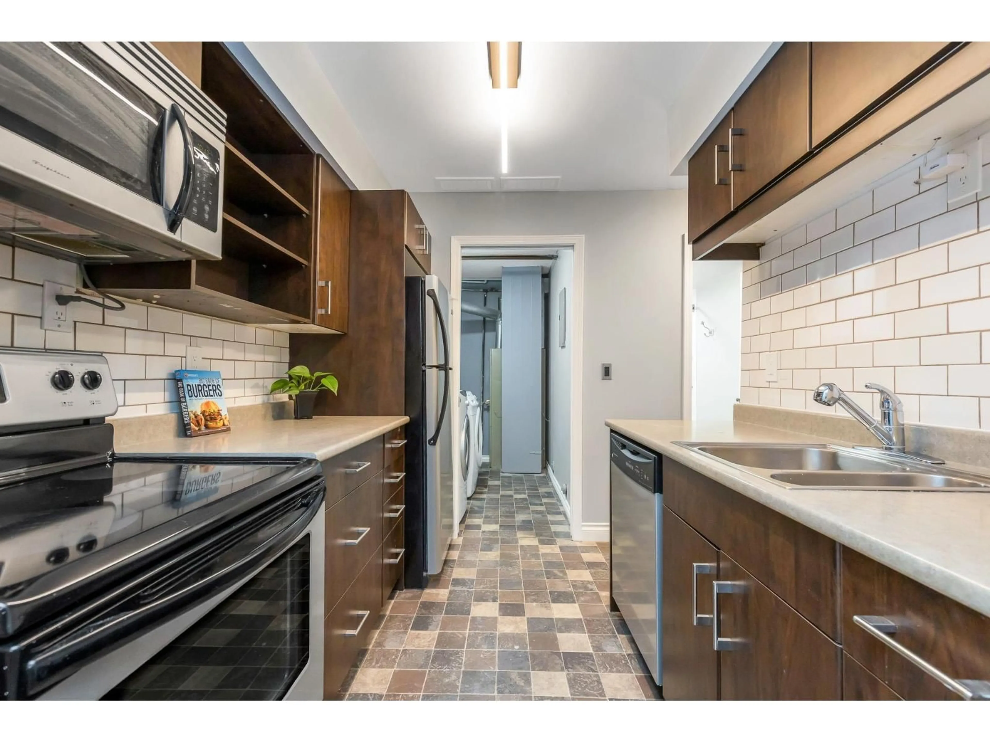 Standard kitchen, ceramic/tile floor for 514 - 34909 OLD YALE, Abbotsford British Columbia V3G2E7