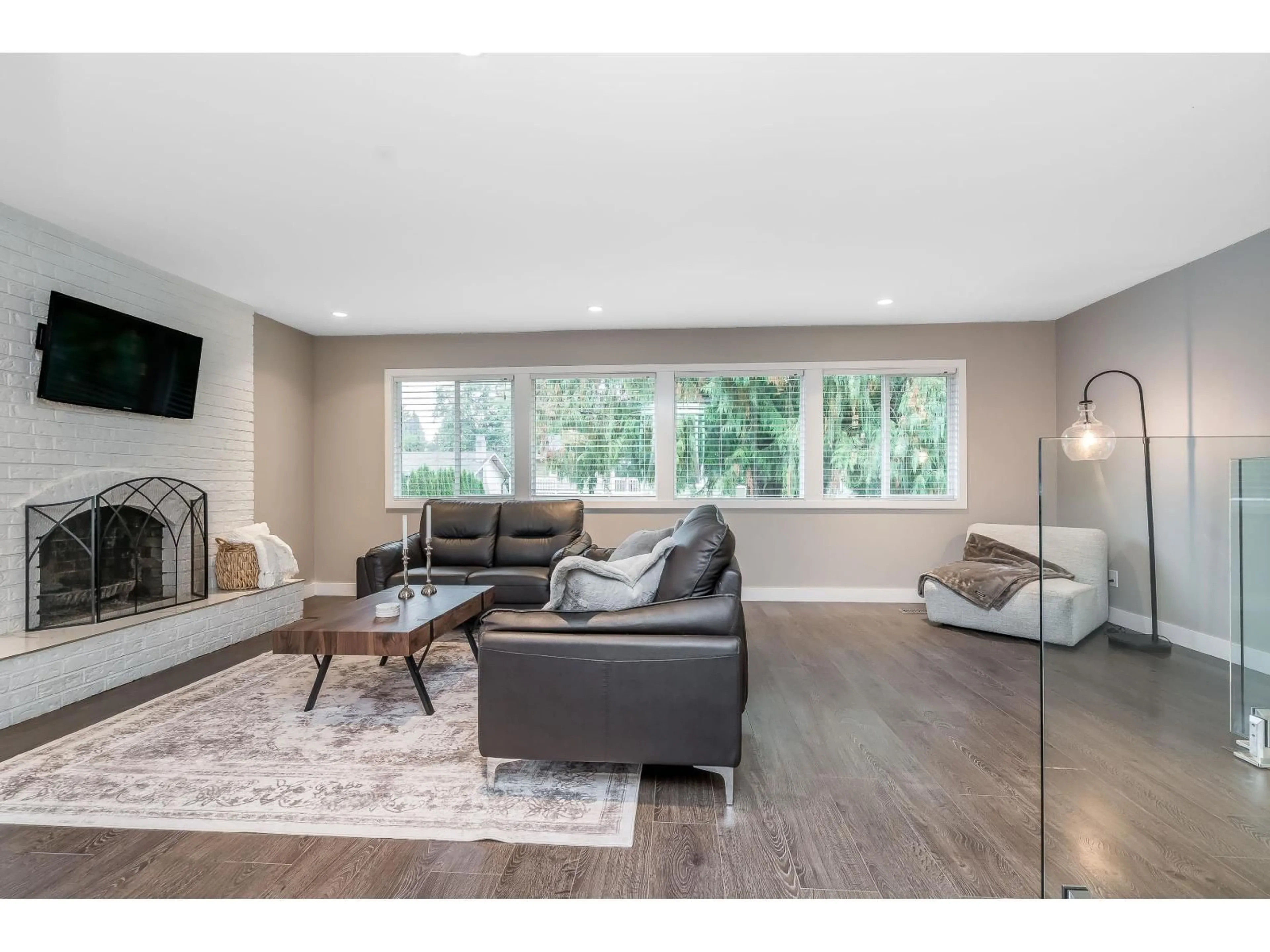 Living room with furniture, wood/laminate floor for 4835 200A, Langley British Columbia V3A5W7