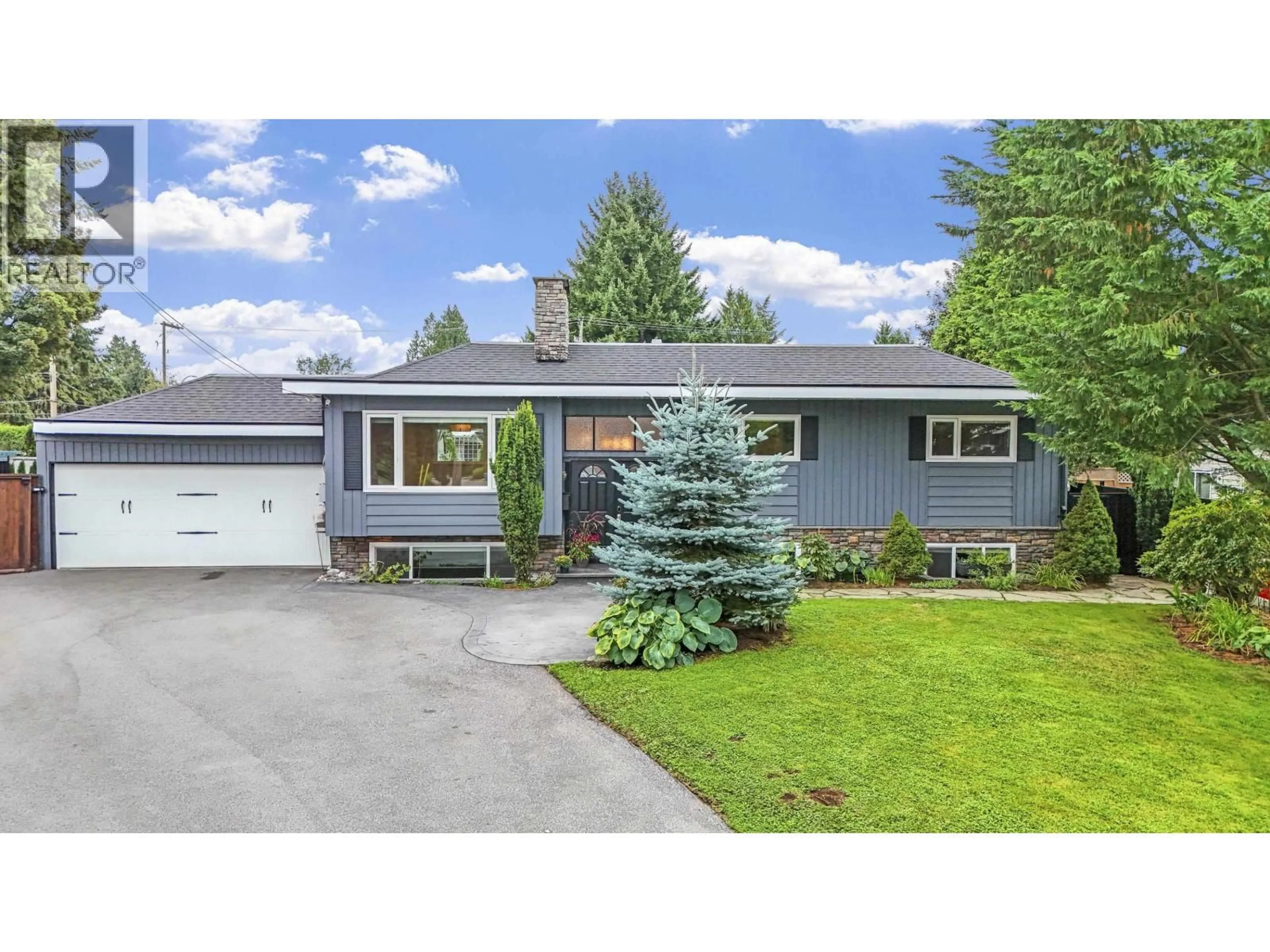 Home with vinyl exterior material, street for 21554 BERRY AVENUE, Maple Ridge British Columbia V2X2C8