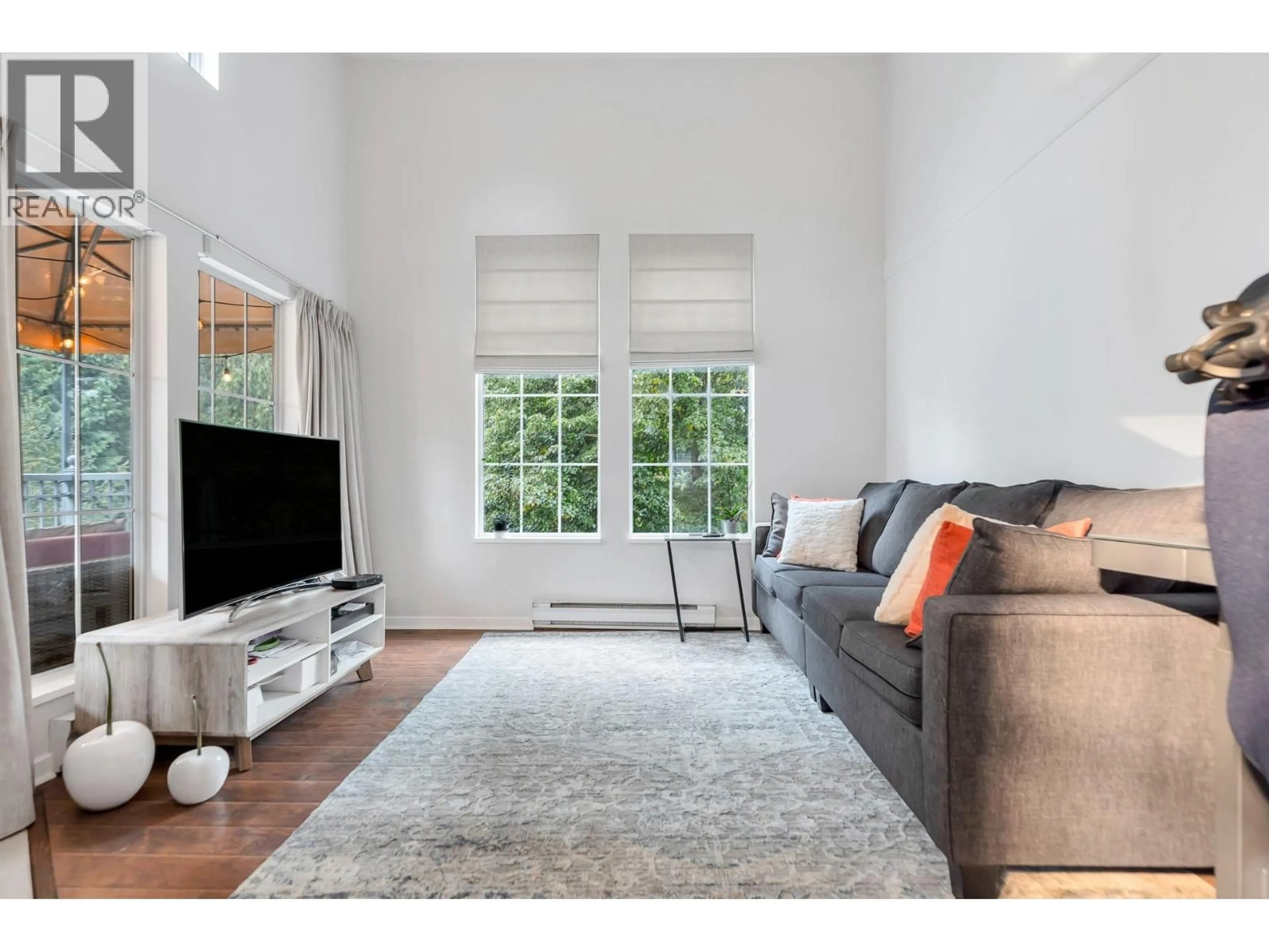 Living room with furniture, unknown for 401 - 1199 WESTWOOD STREET, Coquitlam British Columbia V3B7P6
