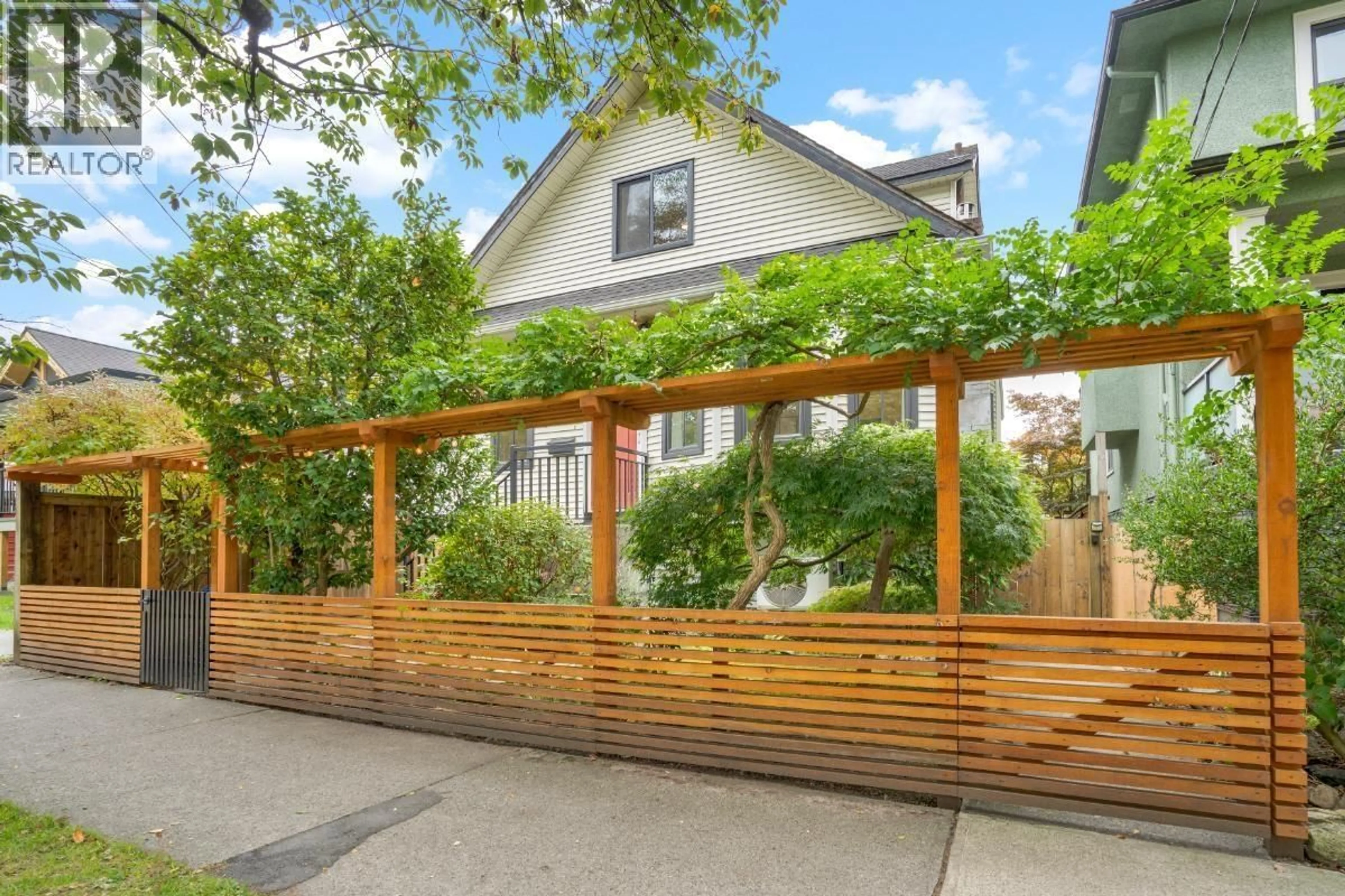 Patio, street for 614 14TH AVENUE, Vancouver British Columbia V5T2N1
