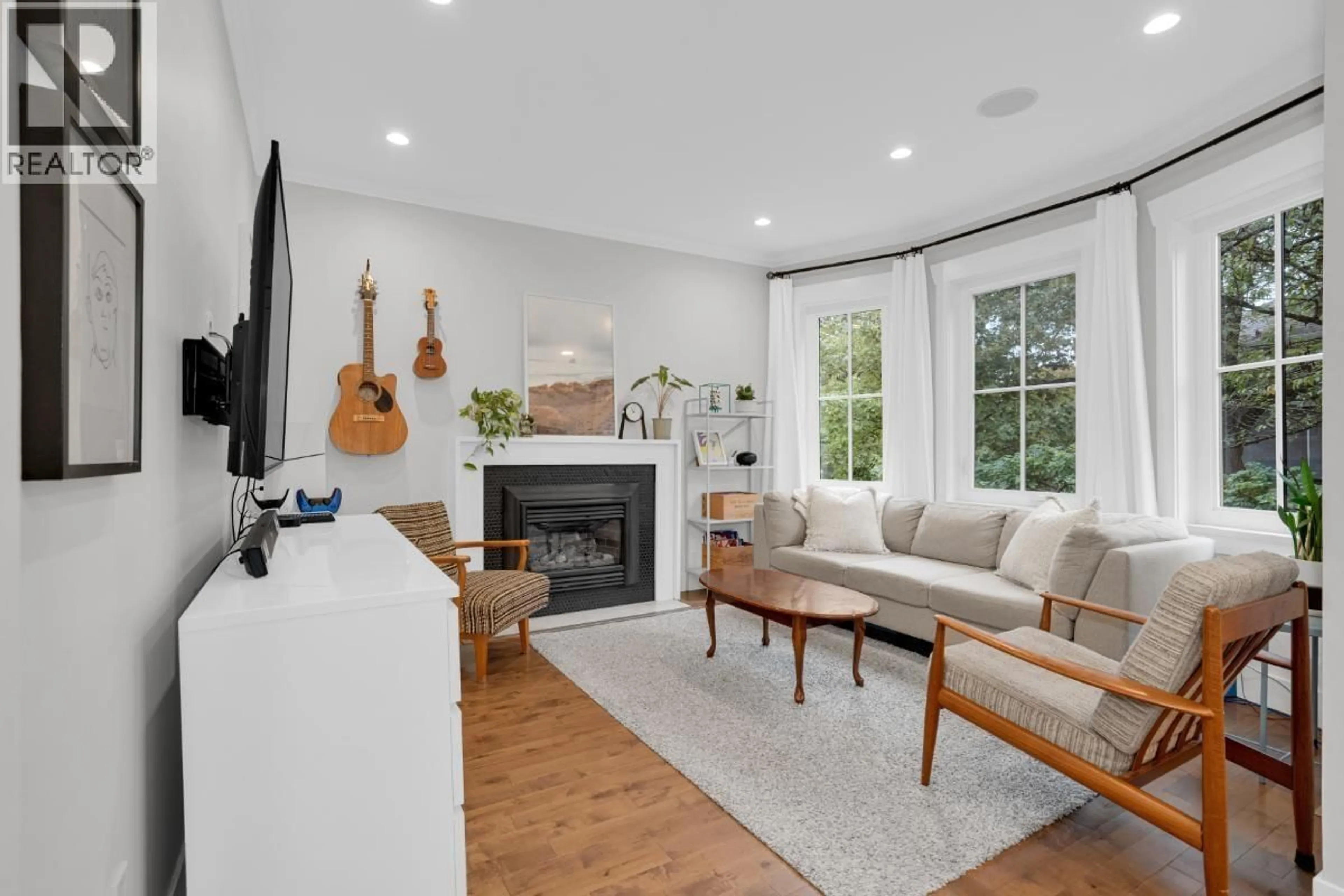 Living room with furniture, unknown for 614 14TH AVENUE, Vancouver British Columbia V5T2N1