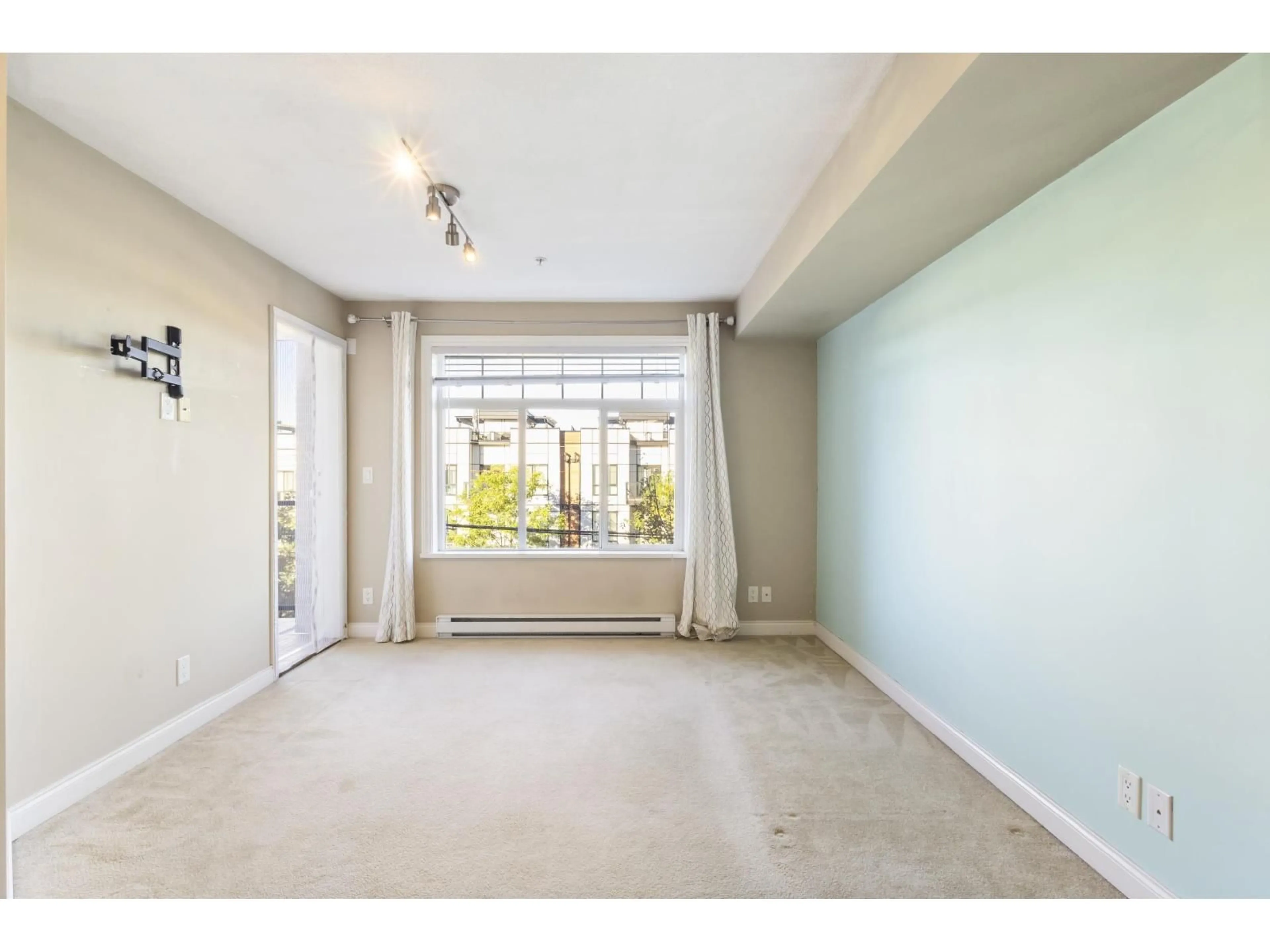 A pic of a room for 302 - 5516 198, Langley British Columbia V3A0A6