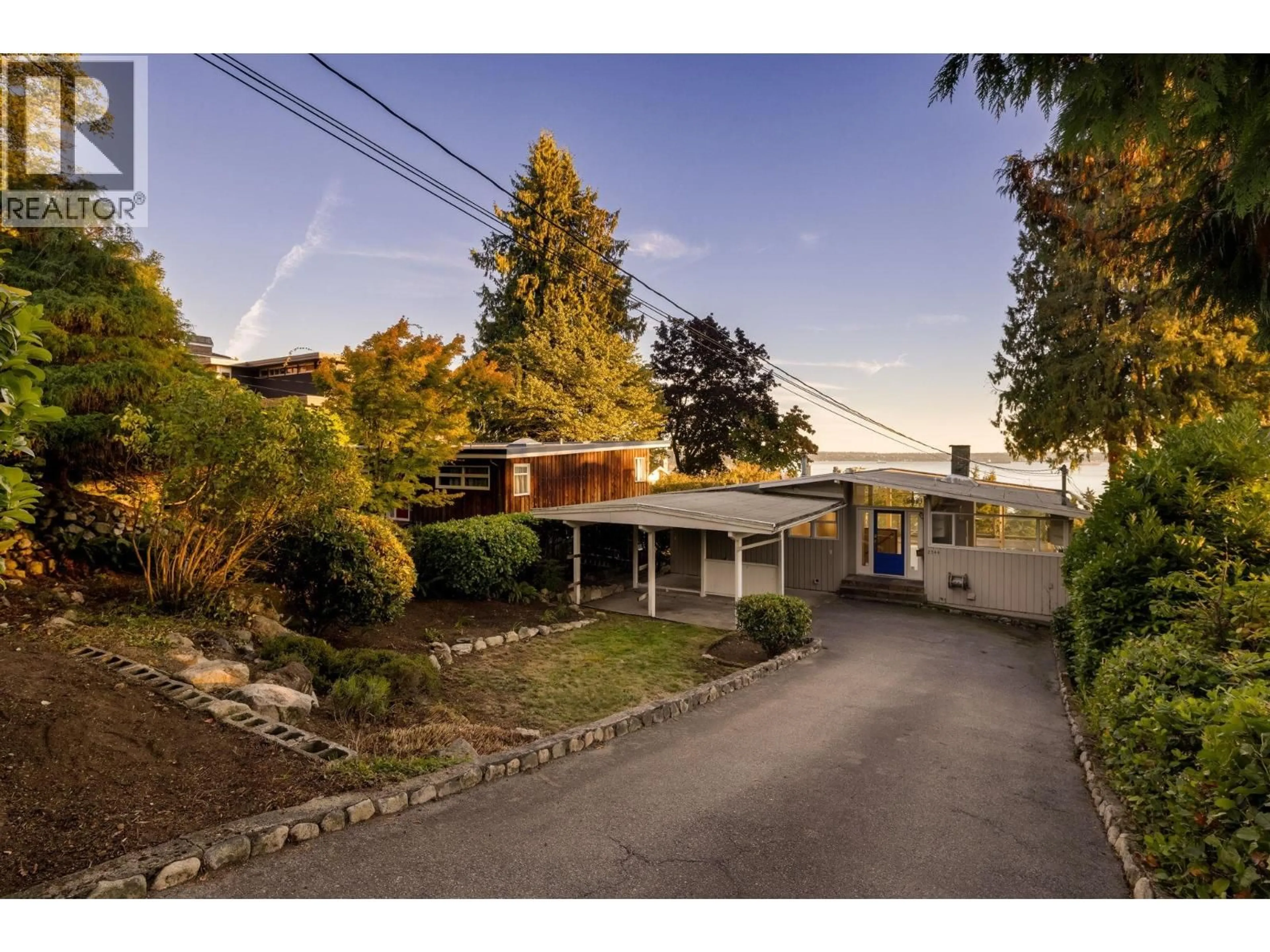 A pic from outside/outdoor area/front of a property/back of a property/a pic from drone, street for 2344 OTTAWA AVENUE, West Vancouver British Columbia V7V2S9