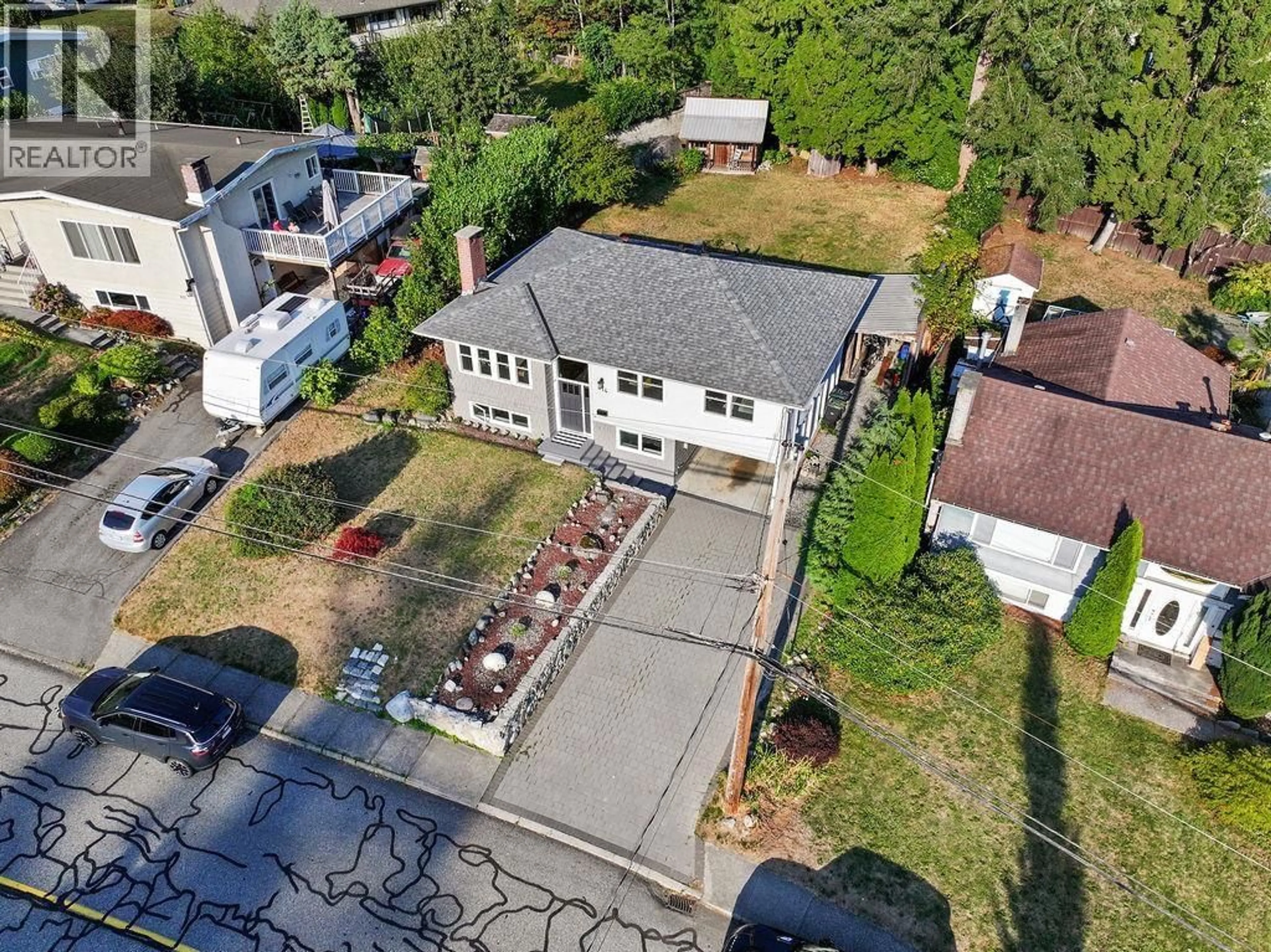 A pic from outside/outdoor area/front of a property/back of a property/a pic from drone, street for 814 PLYMOUTH DRIVE, North Vancouver British Columbia V7H2H7