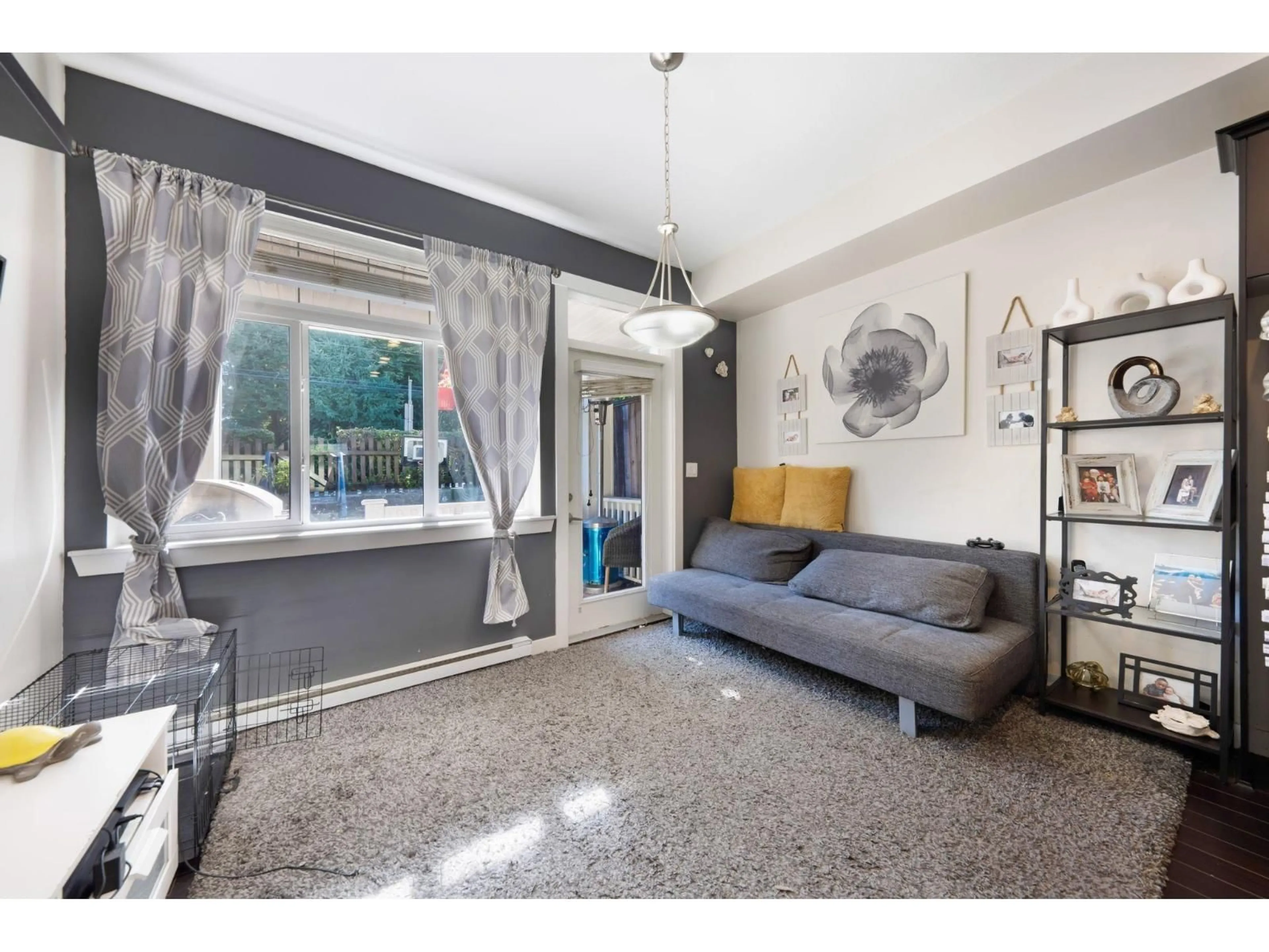 Living room with furniture, unknown for 4 - 14377 60TH, Surrey British Columbia V3X0E2