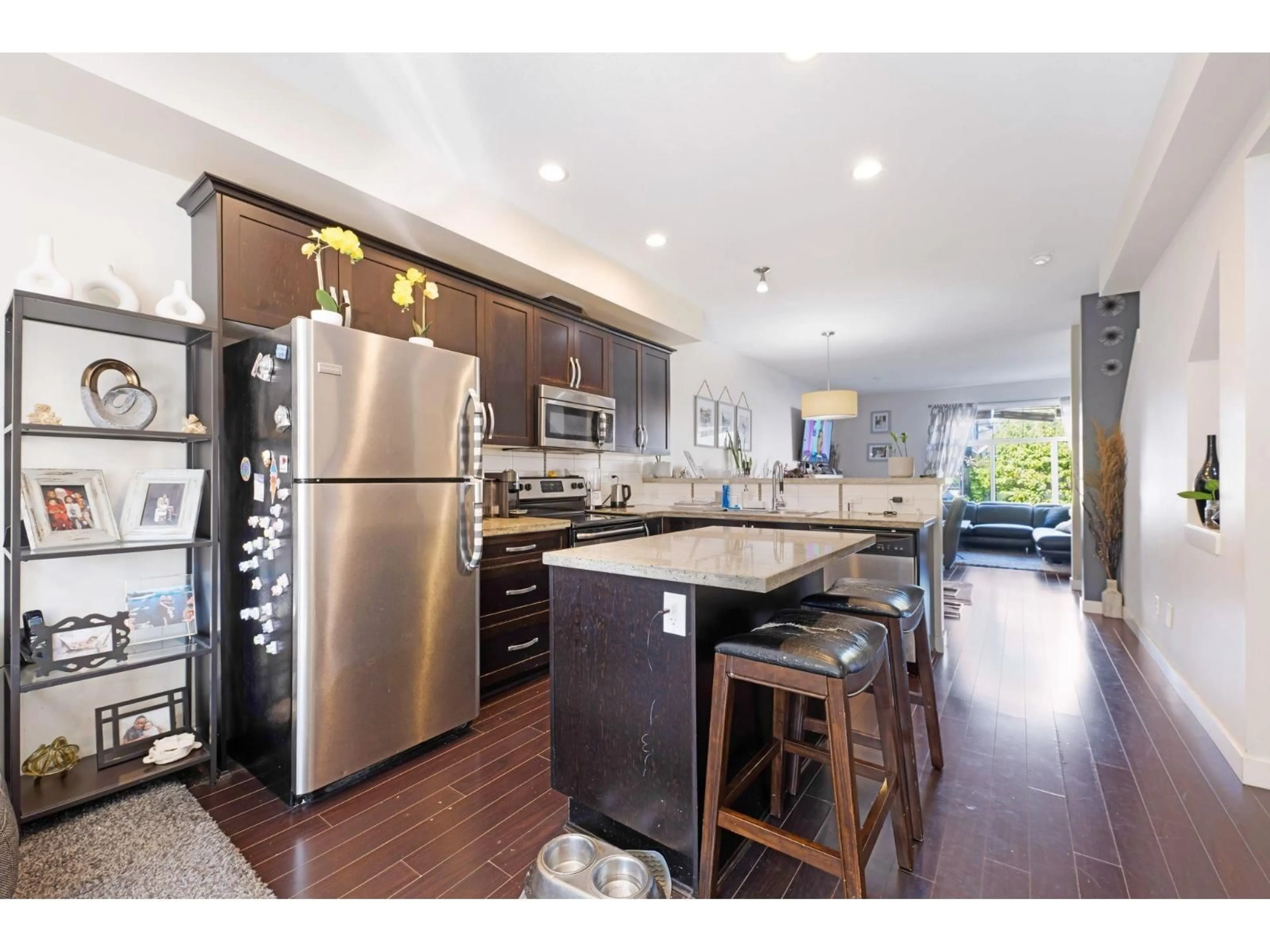 Open concept kitchen, unknown for 4 - 14377 60TH, Surrey British Columbia V3X0E2