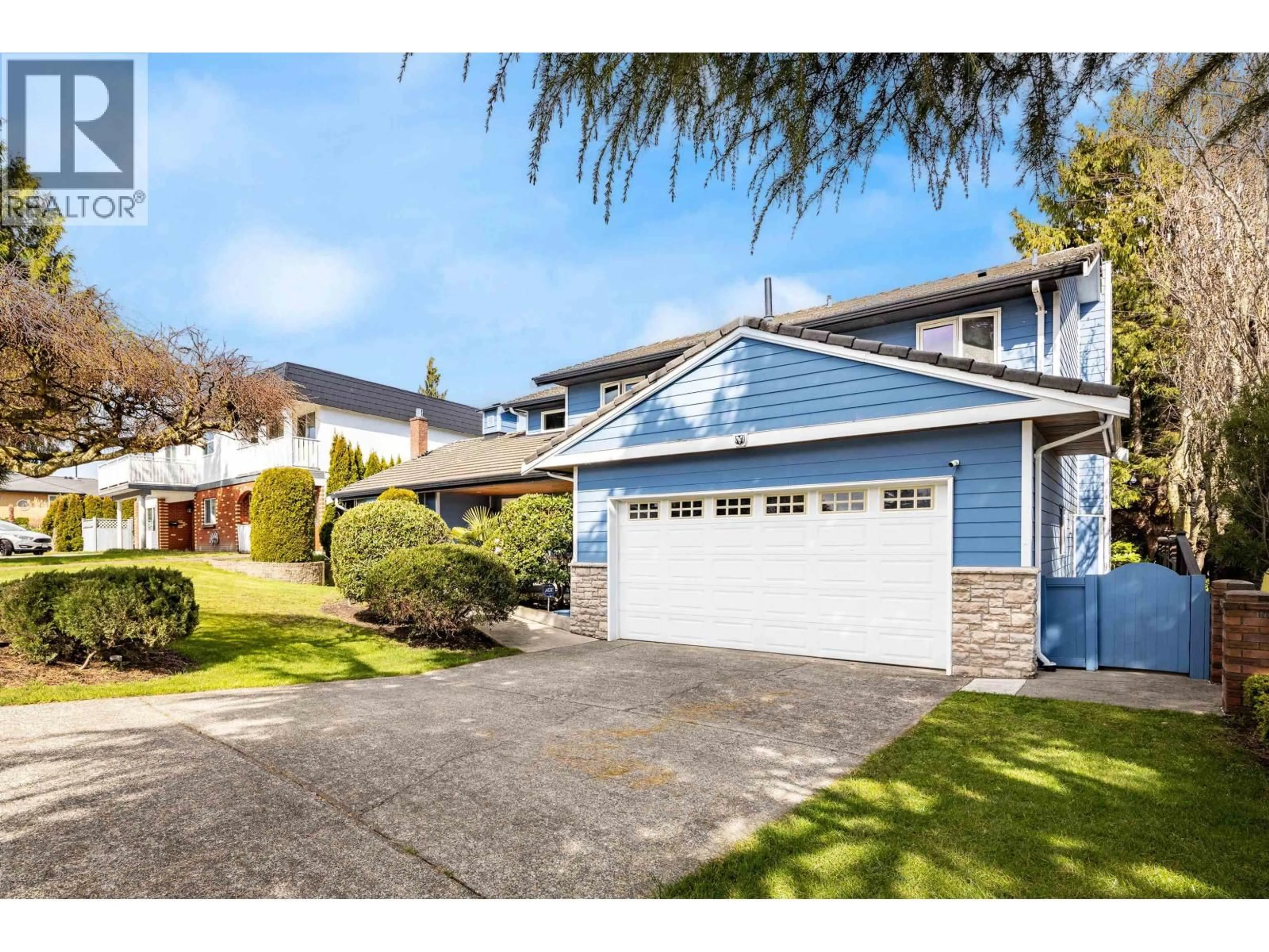 Home with vinyl exterior material, street for 5445 CANDLEWYCK WYND, Delta British Columbia V4M3T7