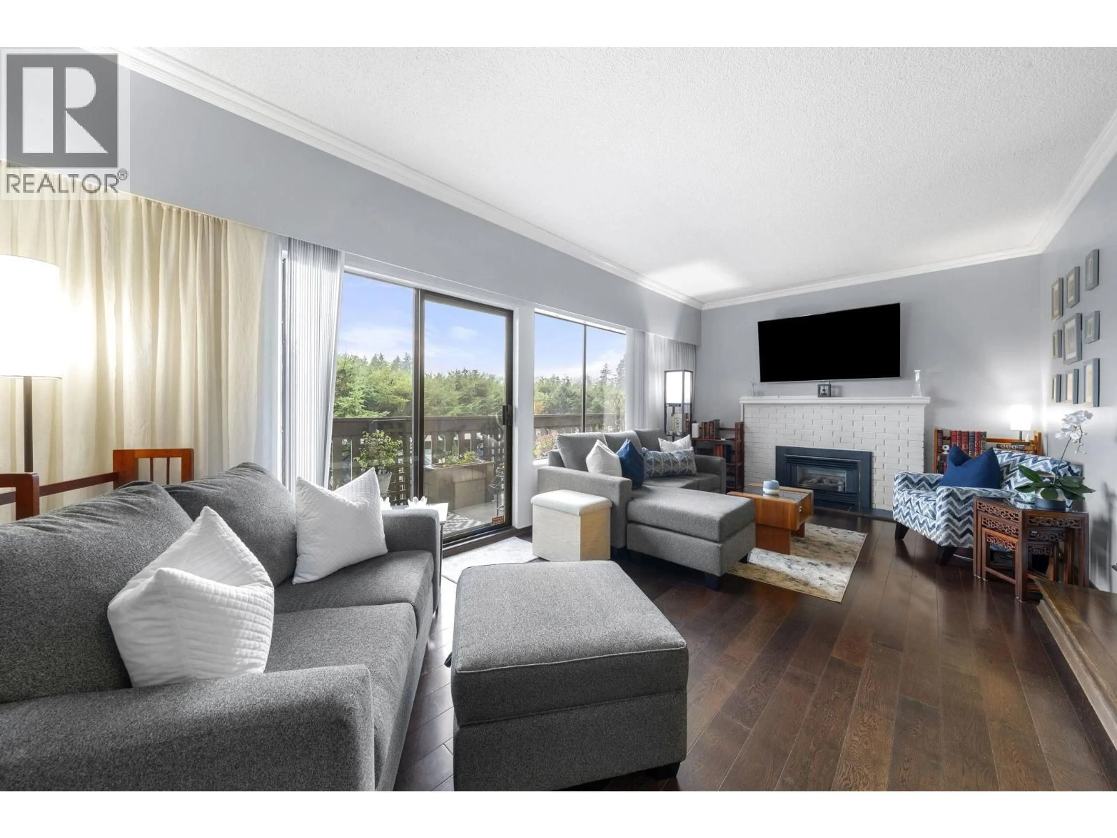 Living room with furniture, wood/laminate floor for 1131 LILLOOET ROAD, North Vancouver British Columbia V7J2H7