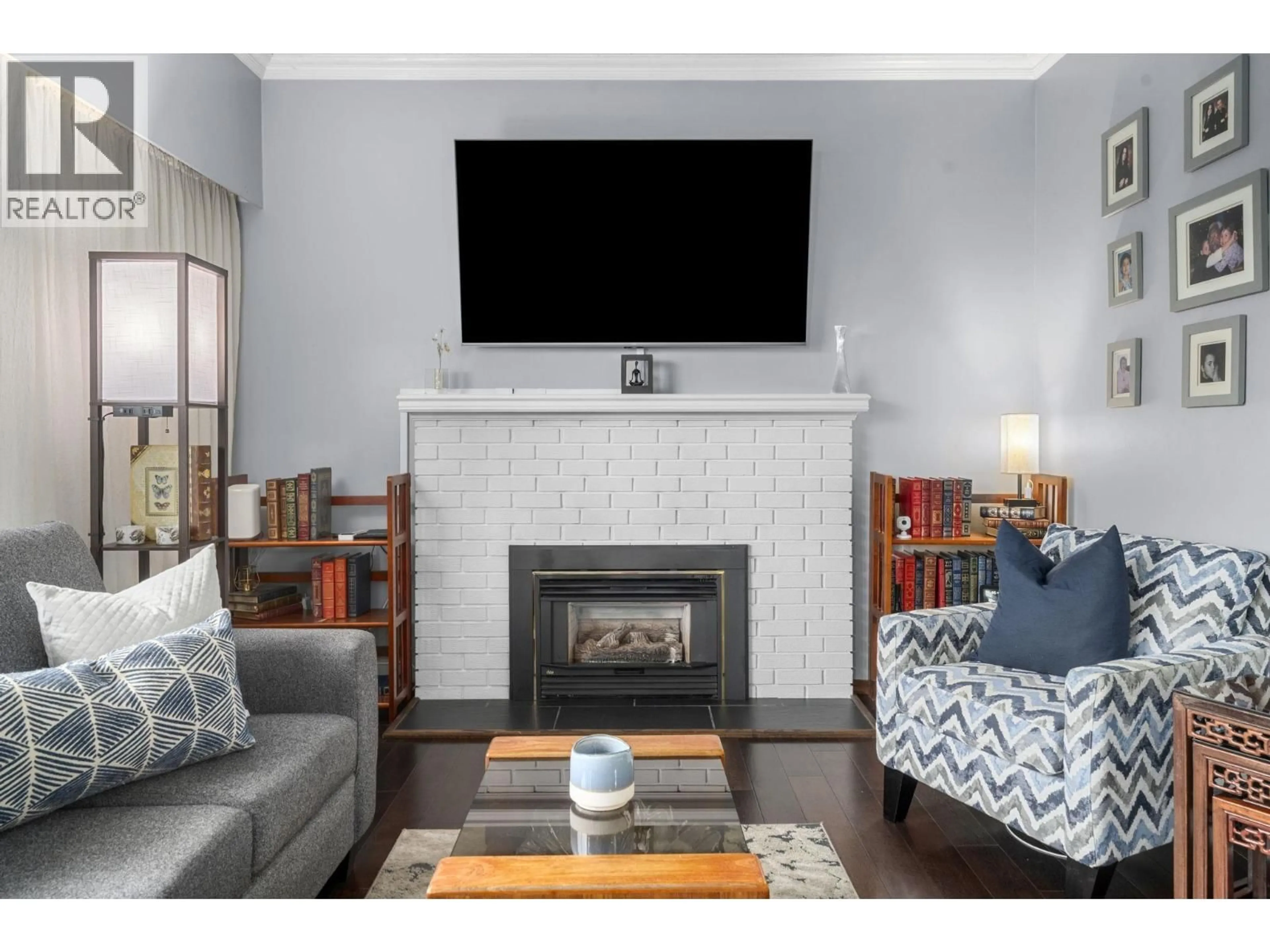 Living room with furniture, wood/laminate floor for 1131 LILLOOET ROAD, North Vancouver British Columbia V7J2H7