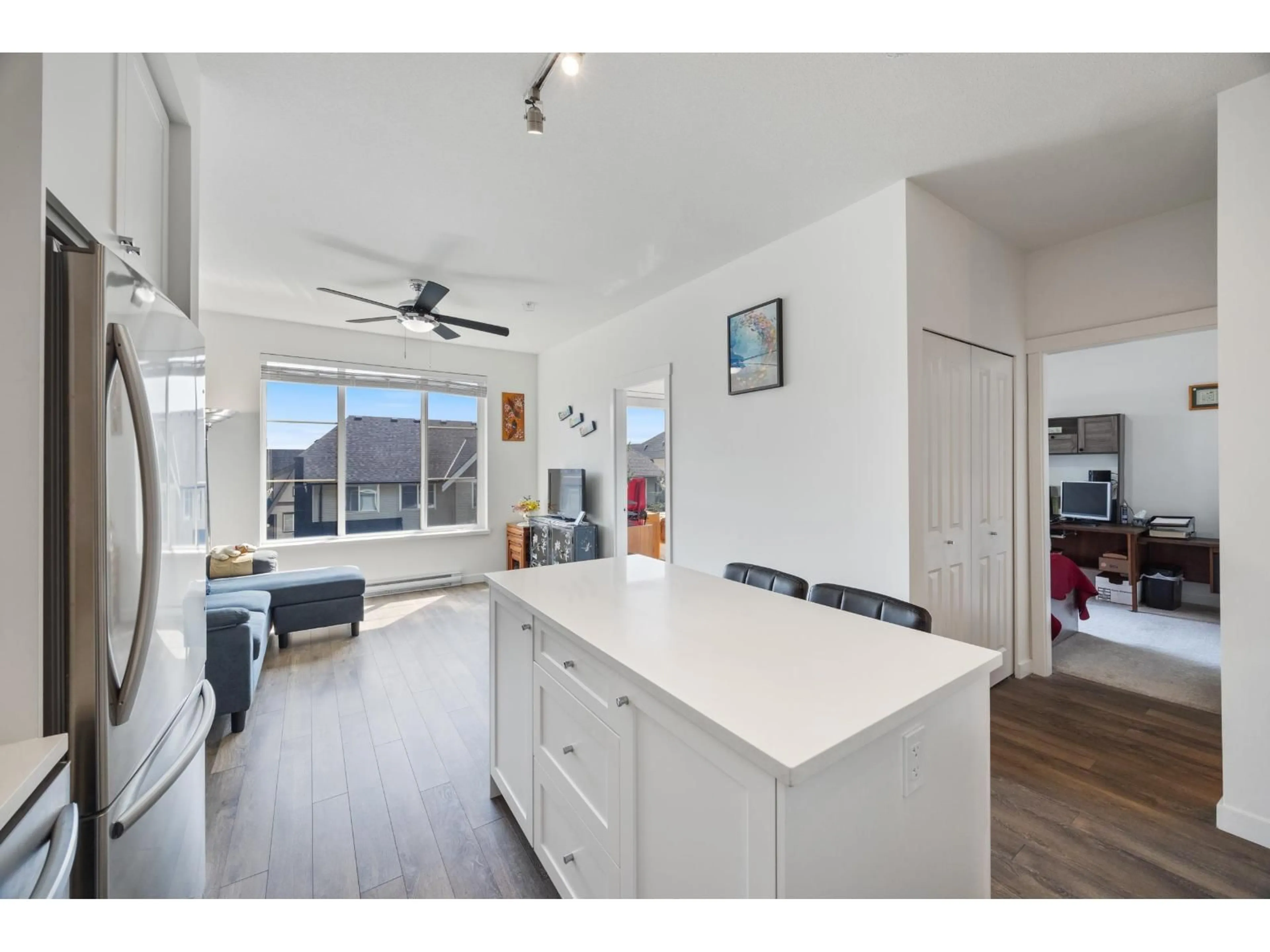 Open concept kitchen, unknown for 312 - 15835 85, Surrey British Columbia V4N6W6