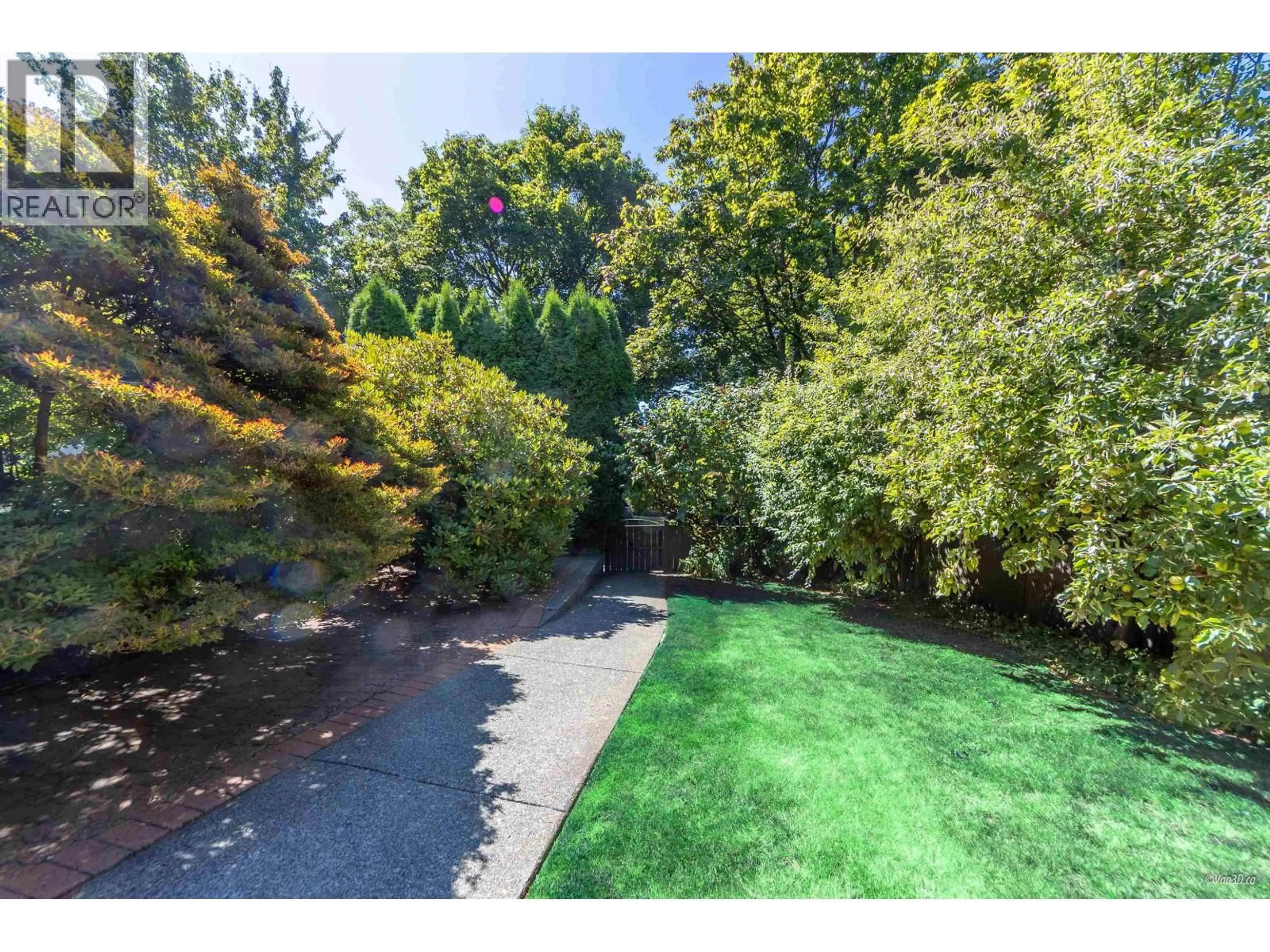A pic from outside/outdoor area/front of a property/back of a property/a pic from drone, forest/trees view for 2141 47TH AVENUE, Vancouver British Columbia V6M2M6