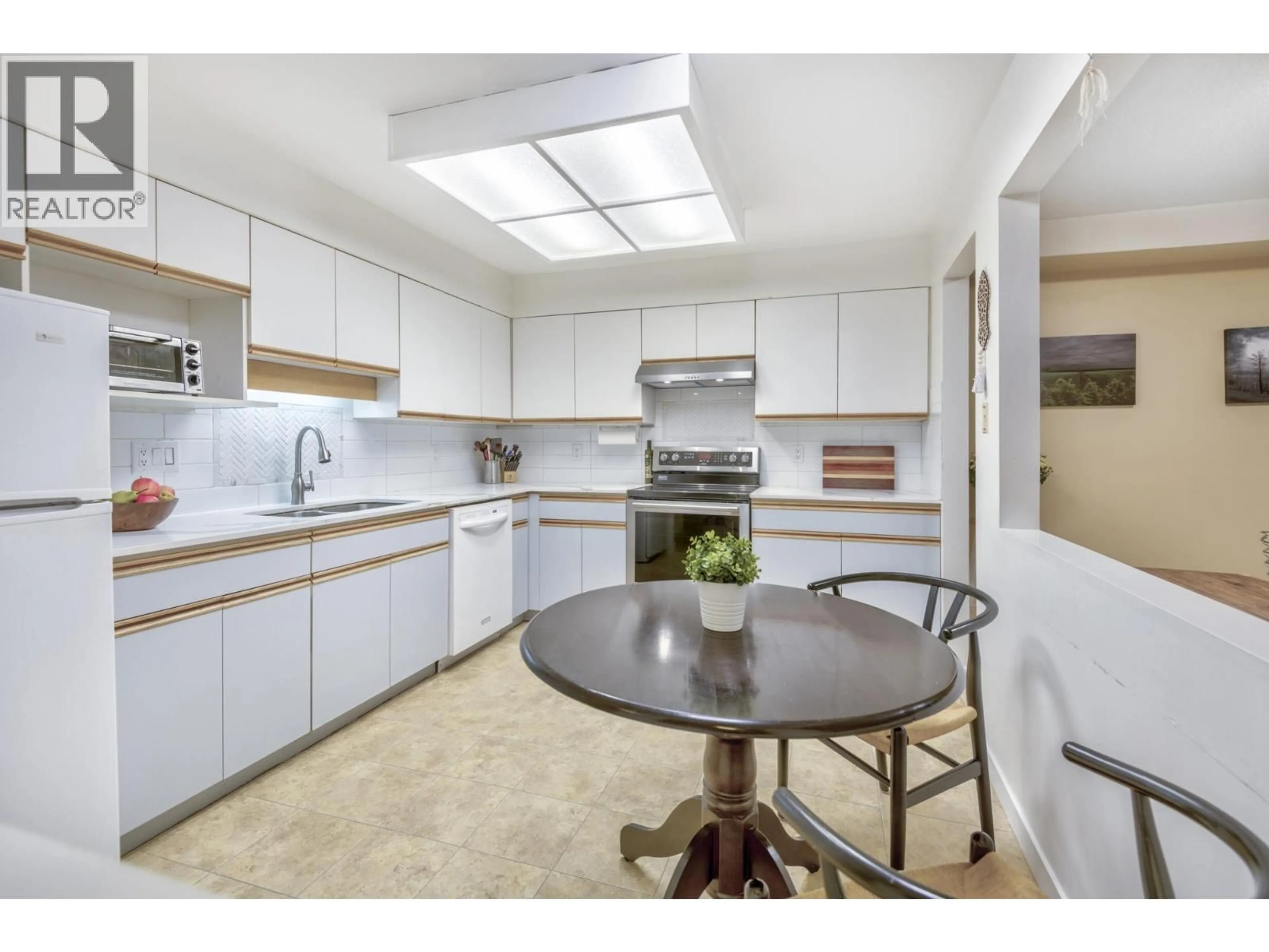 Standard kitchen, unknown for 102 - 501 COCHRANE AVENUE, Coquitlam British Columbia V3J7W5