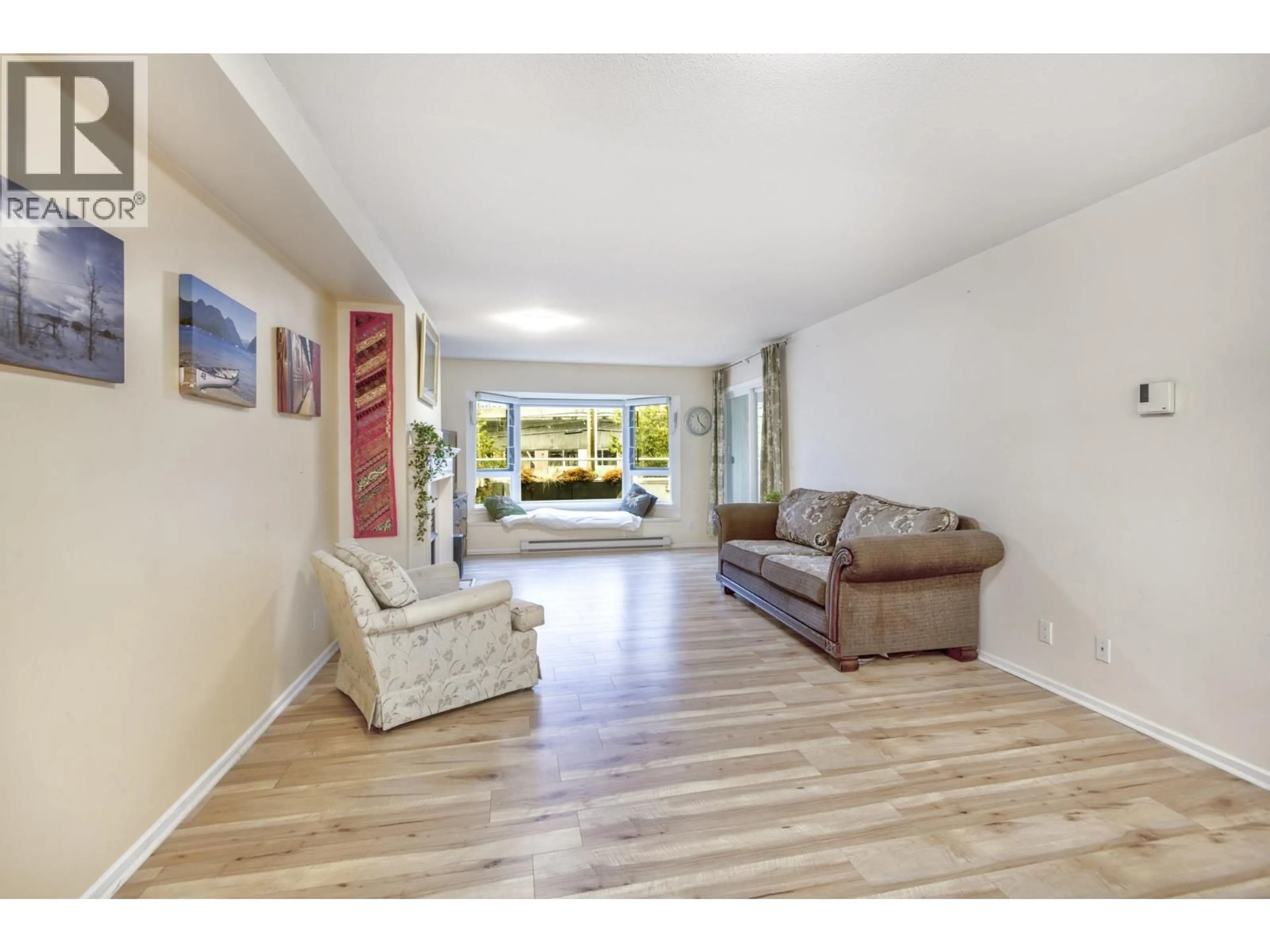 Living room with furniture, unknown for 102 - 501 COCHRANE AVENUE, Coquitlam British Columbia V3J7W5
