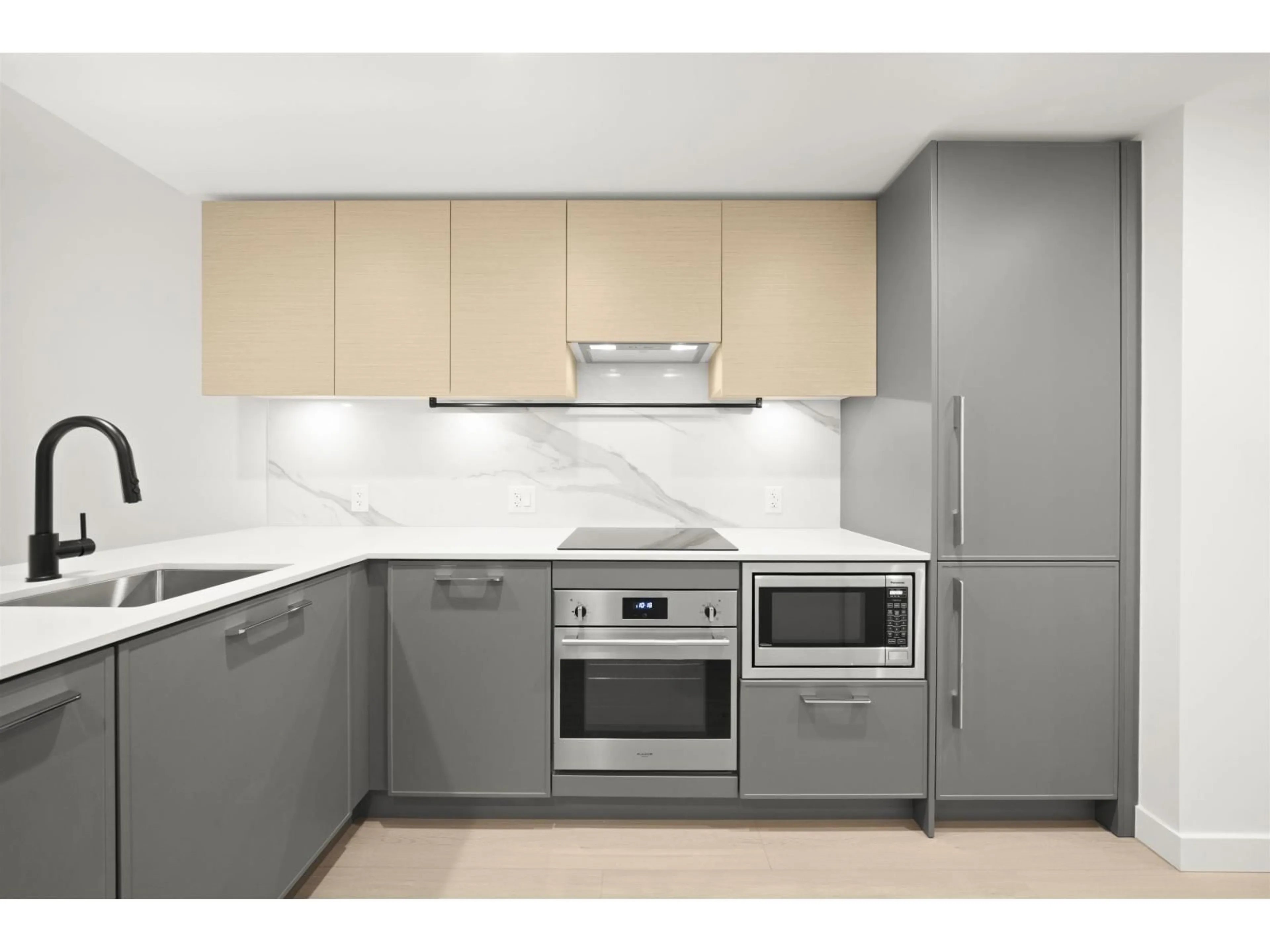 Standard kitchen, unknown for 3704 - 13745 GEORGE JUNCTION, Surrey British Columbia V3T4Y3