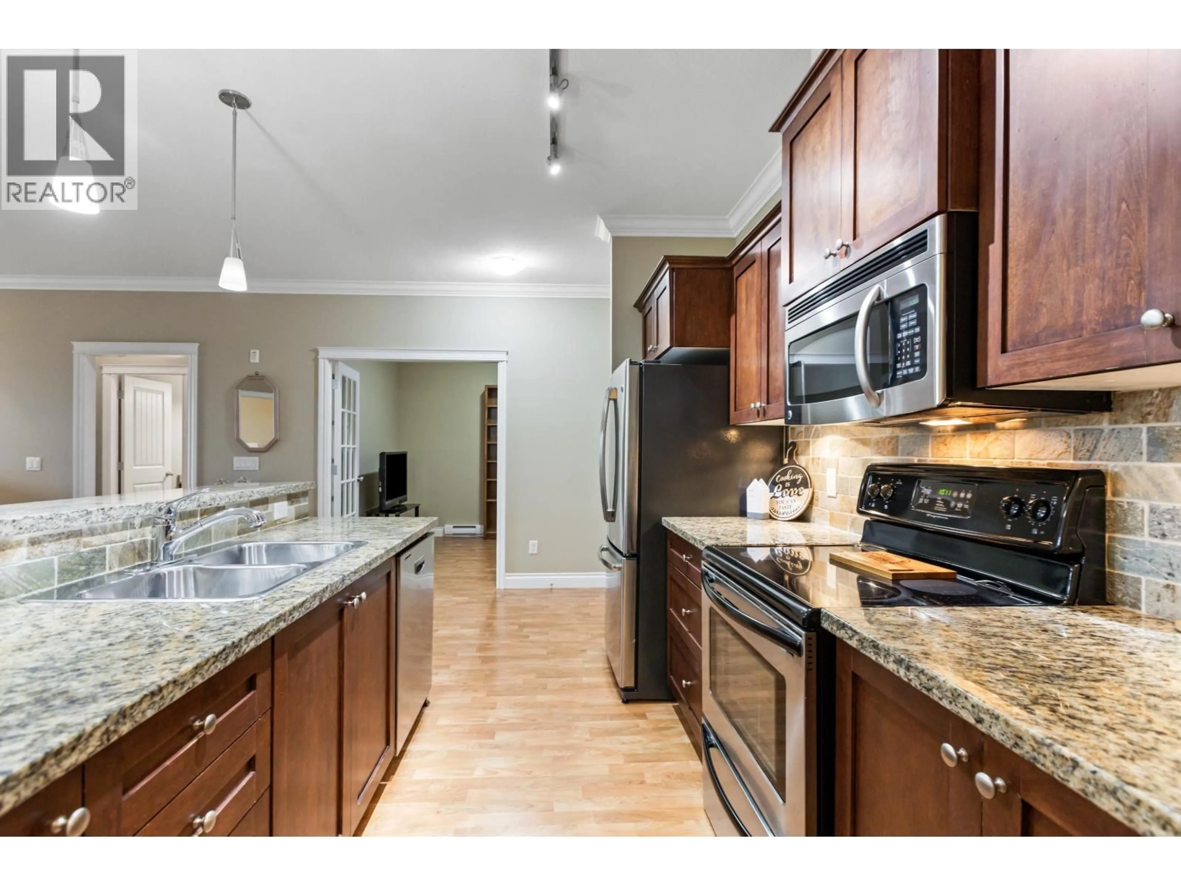 Open concept kitchen, ceramic/tile floor for 428 - 12258 224 STREET, Maple Ridge British Columbia V2X8Y5