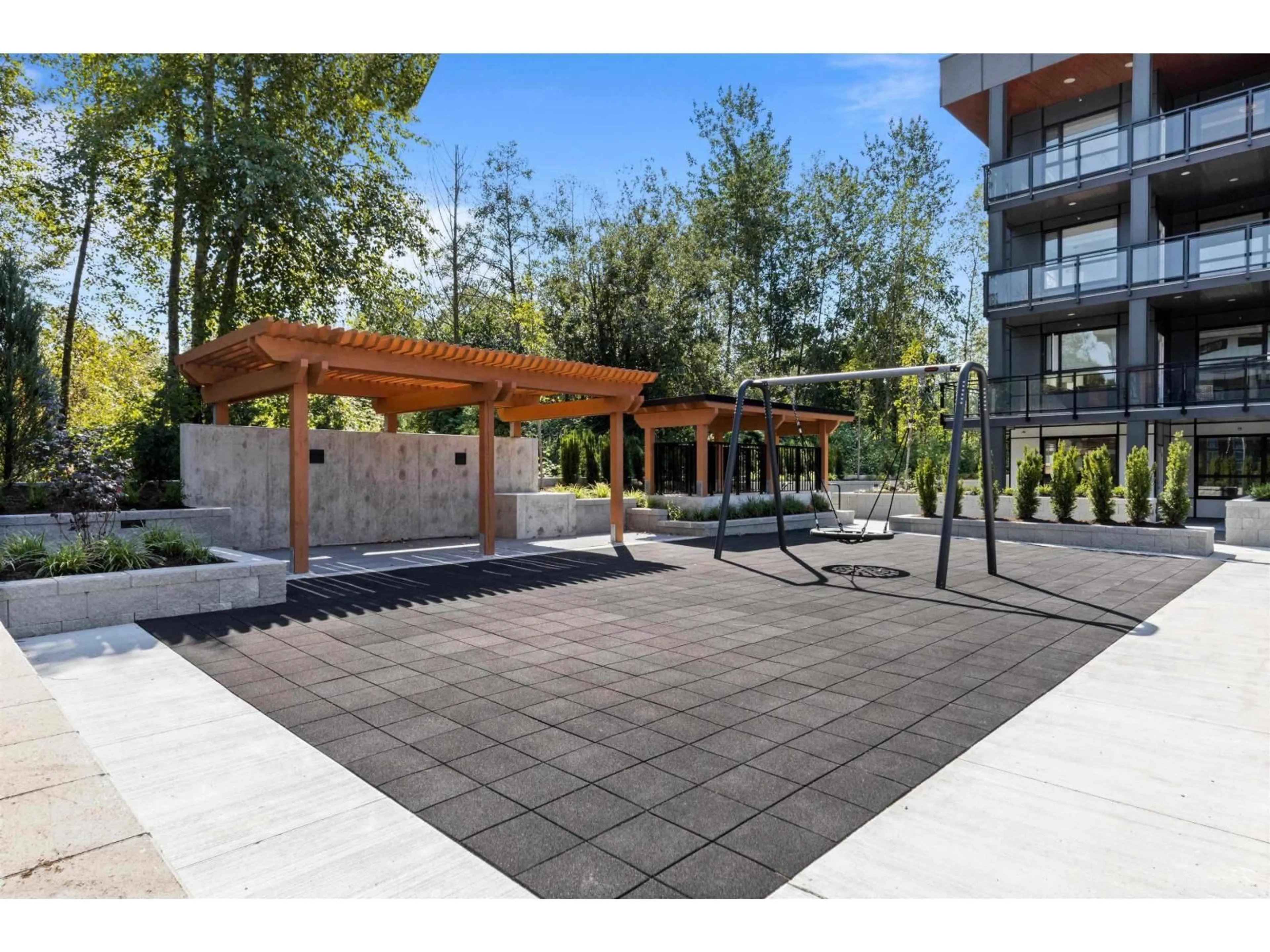 Patio, street for 204 - 20926 83, Langley British Columbia V2Y3Y9