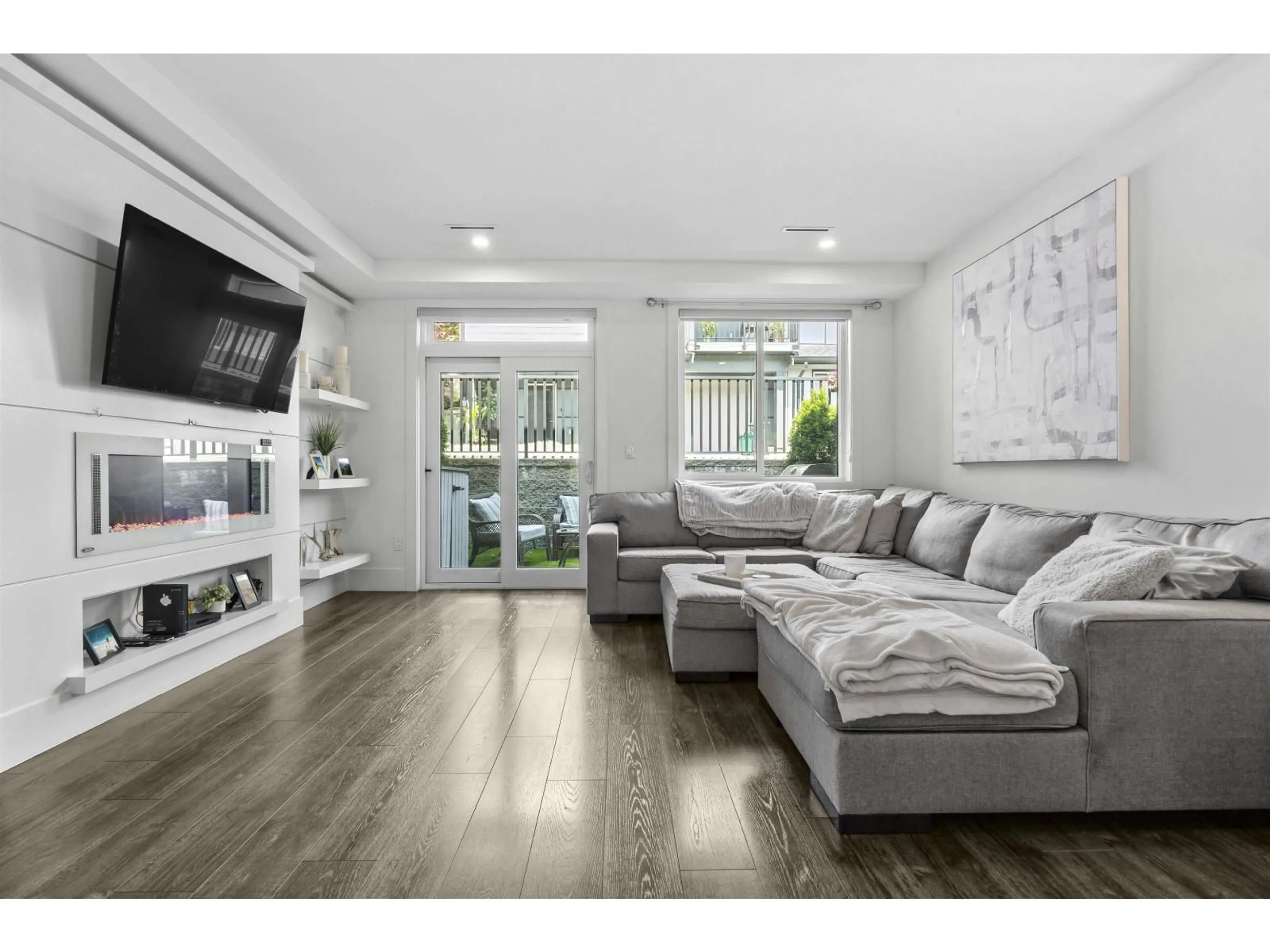 Living room with furniture, unknown for 16 - 34825 DELAIR, Abbotsford British Columbia V2S2E1