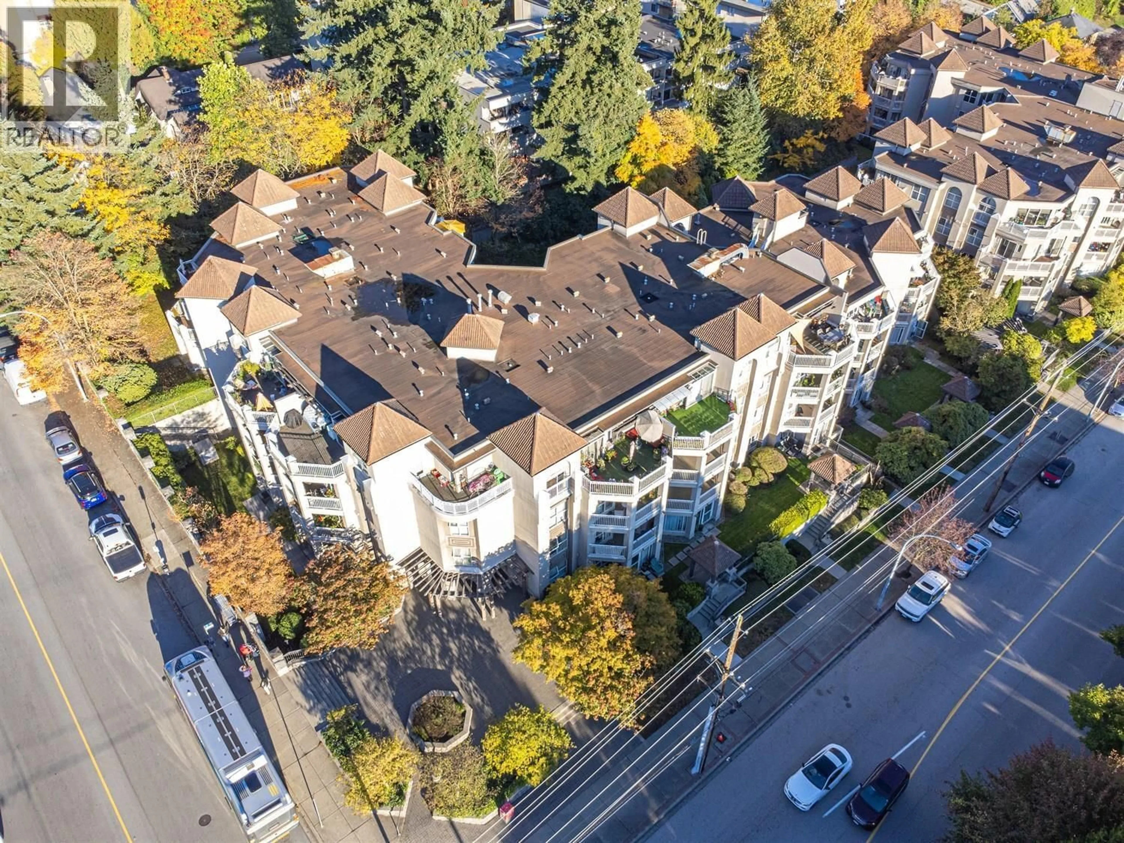 A pic from outside/outdoor area/front of a property/back of a property/a pic from drone, city buildings view from balcony for 403 - 1128 SIXTH AVENUE, New Westminster British Columbia V3M6V8