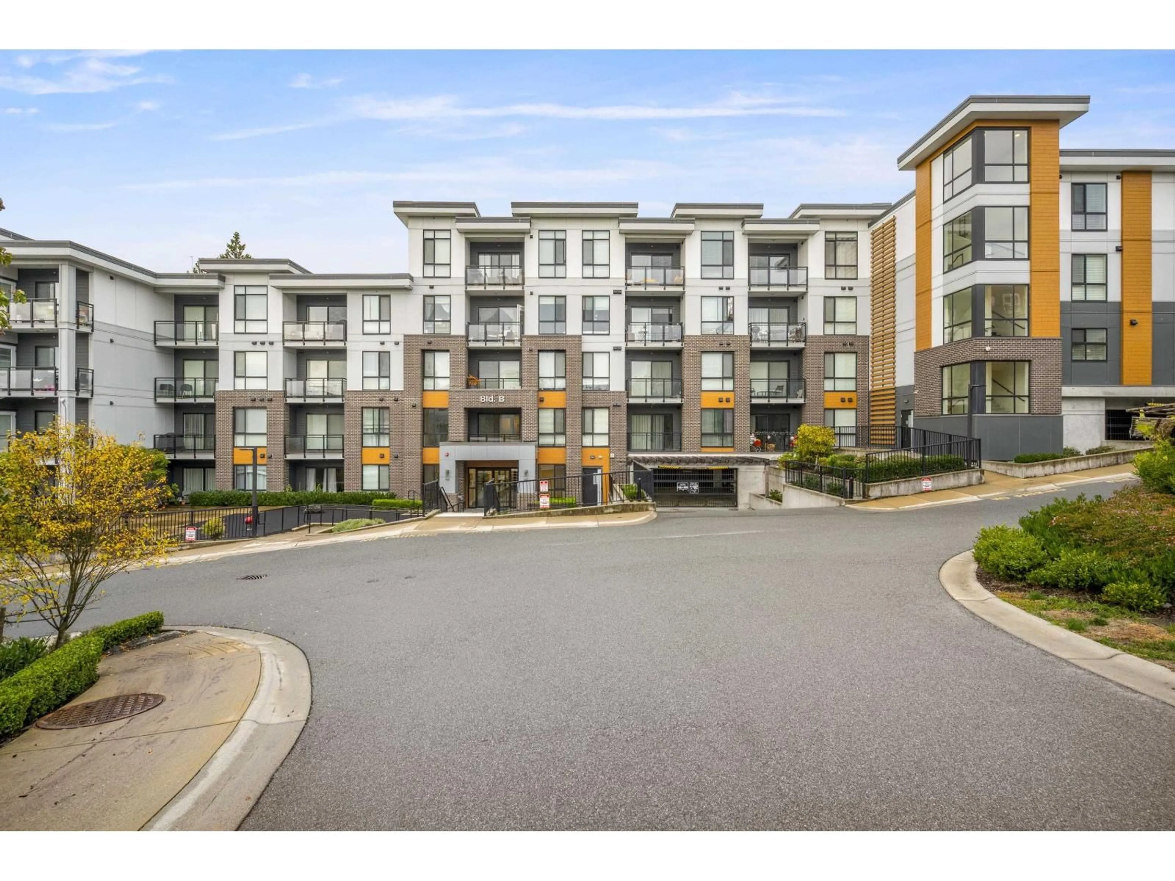 A pic from outside/outdoor area/front of a property/back of a property/a pic from drone, unknown for B107 - 20087 68TH, Langley British Columbia V2Y0Y3