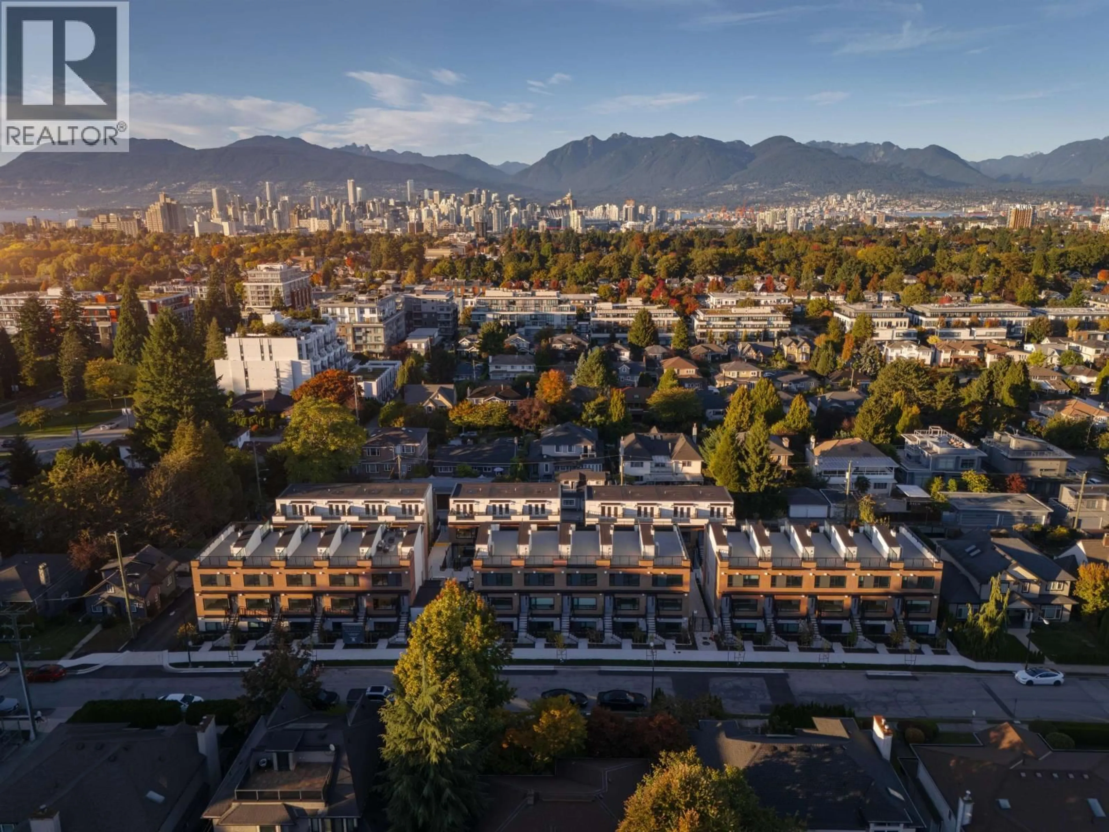 A pic from outside/outdoor area/front of a property/back of a property/a pic from drone, city buildings view from balcony for 121 - 471 28TH AVENUE, Vancouver British Columbia V5Y0P2