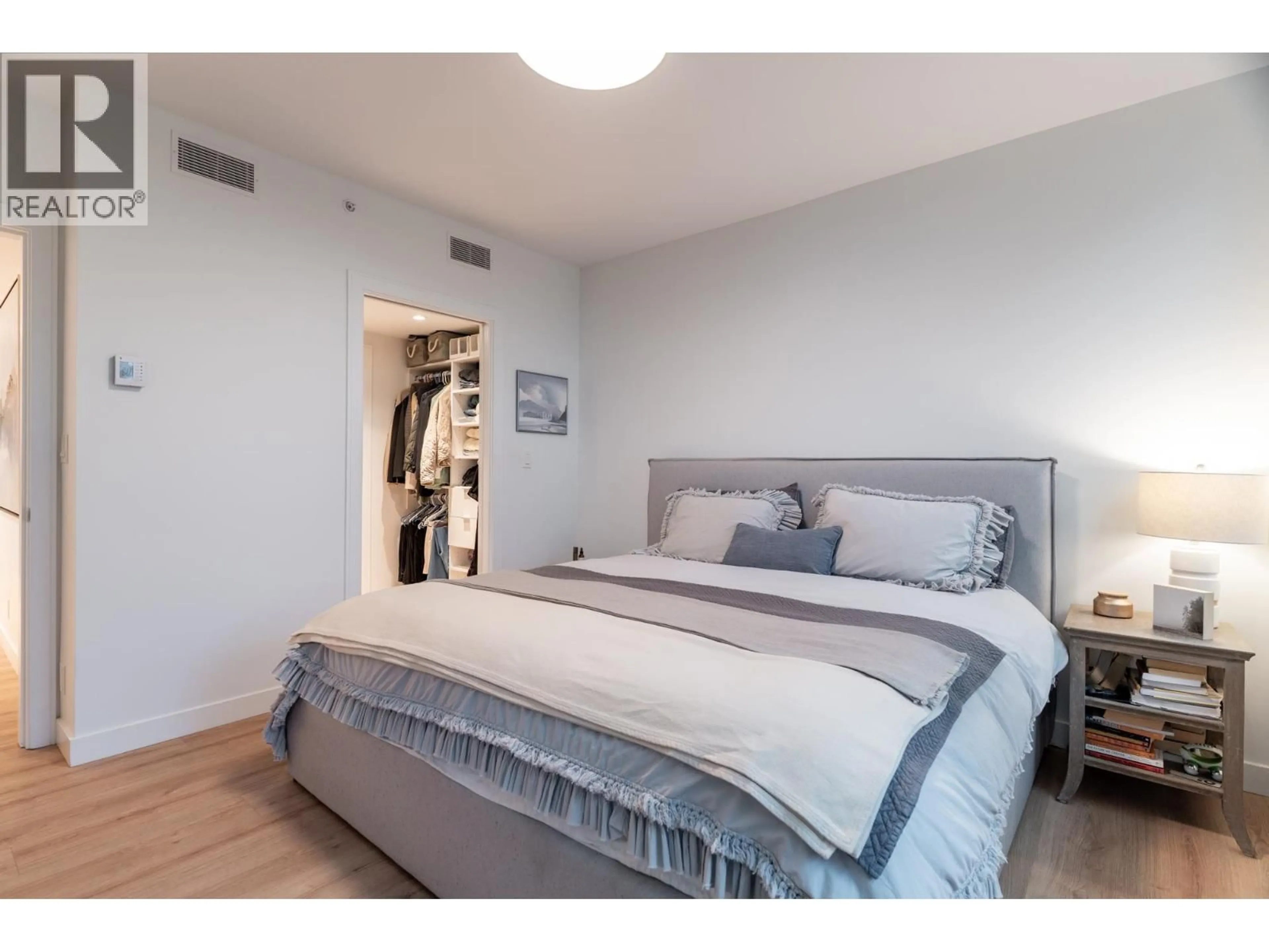 Bedroom with bed, unknown for 706 - 1500 FERN STREET, North Vancouver British Columbia V7J0E6