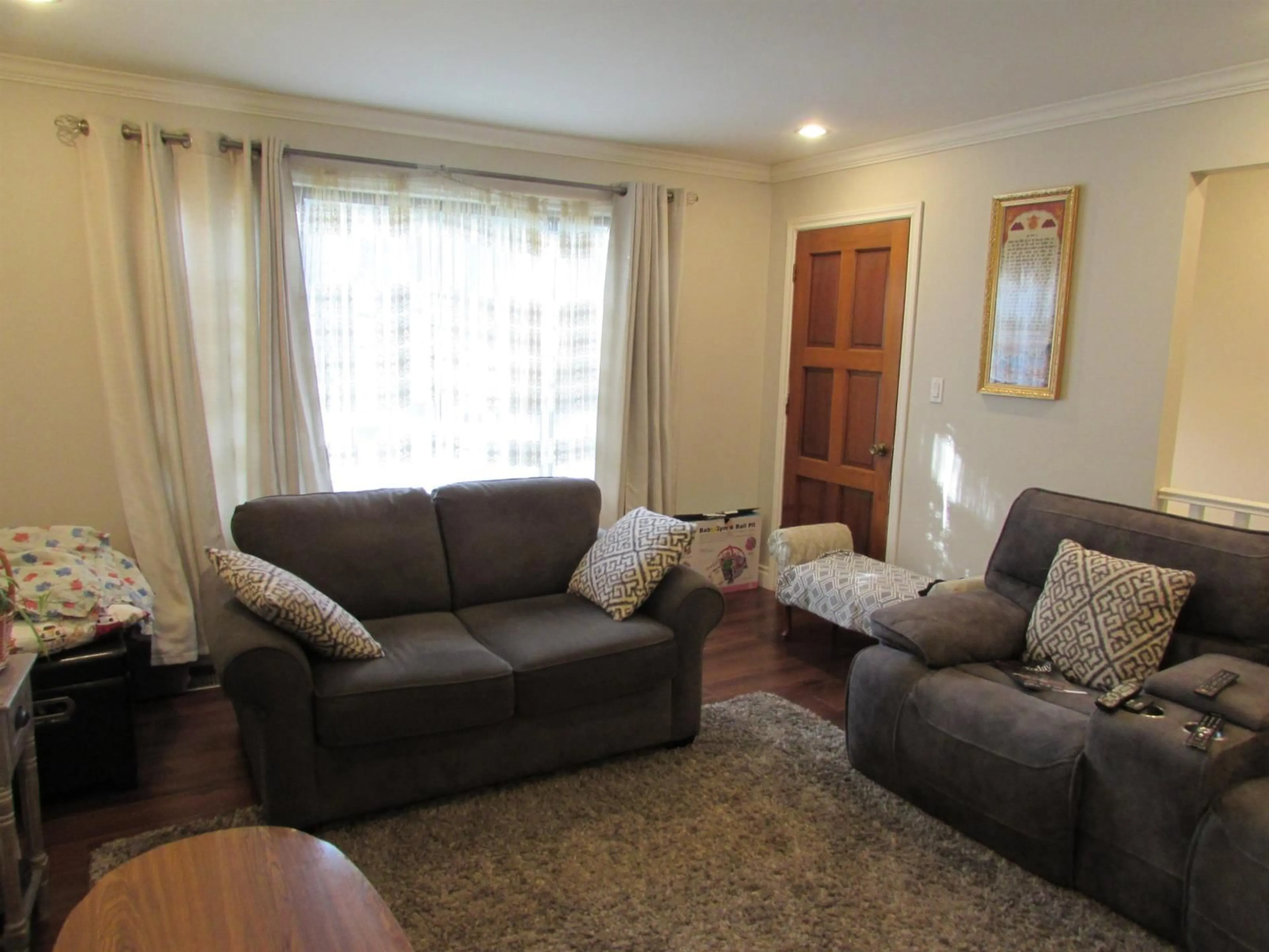 Living room with furniture, wood/laminate floor for 2224 LUMAR, Abbotsford British Columbia V2S4R9