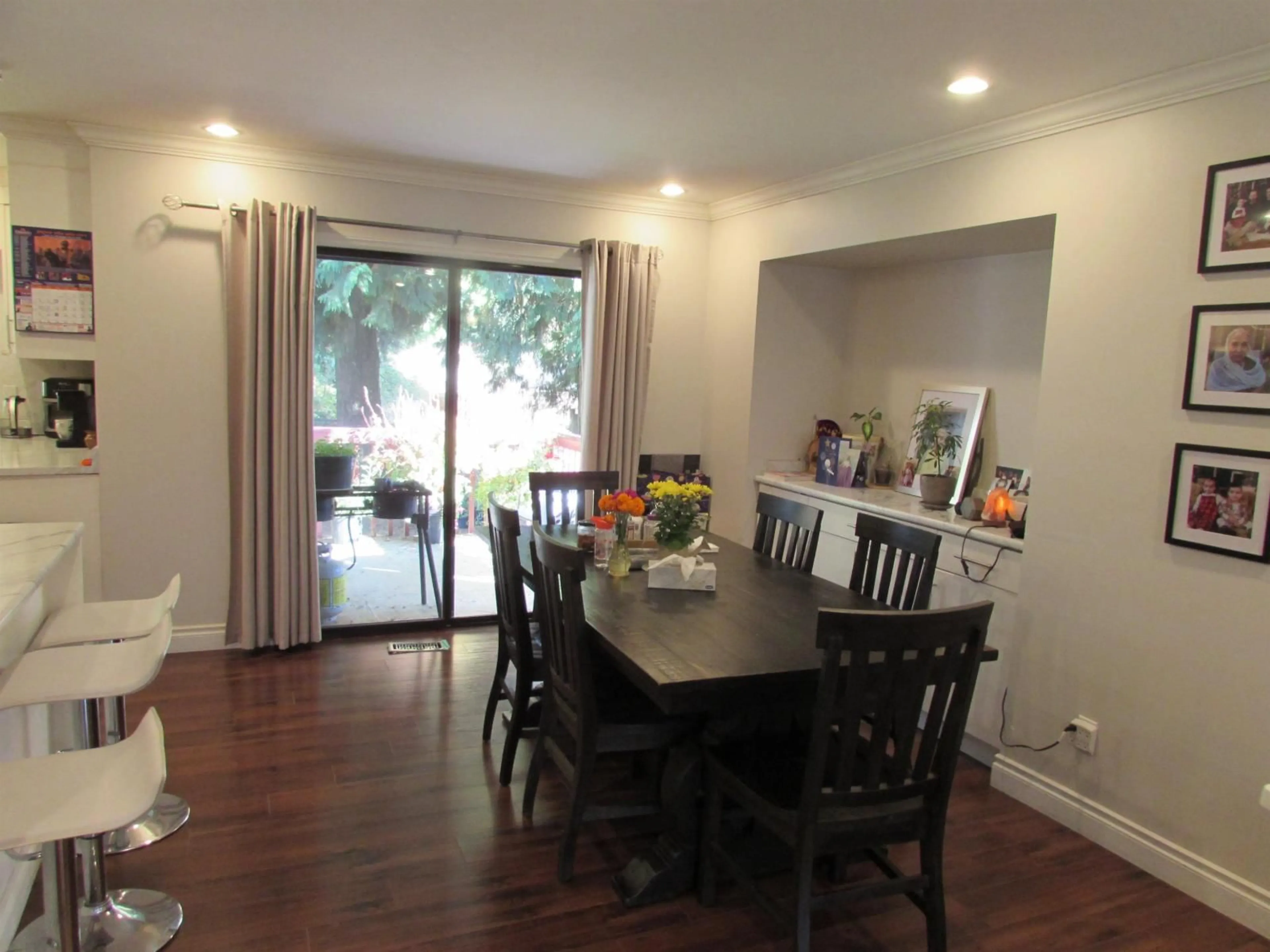 Dining room, wood/laminate floor for 2224 LUMAR, Abbotsford British Columbia V2S4R9