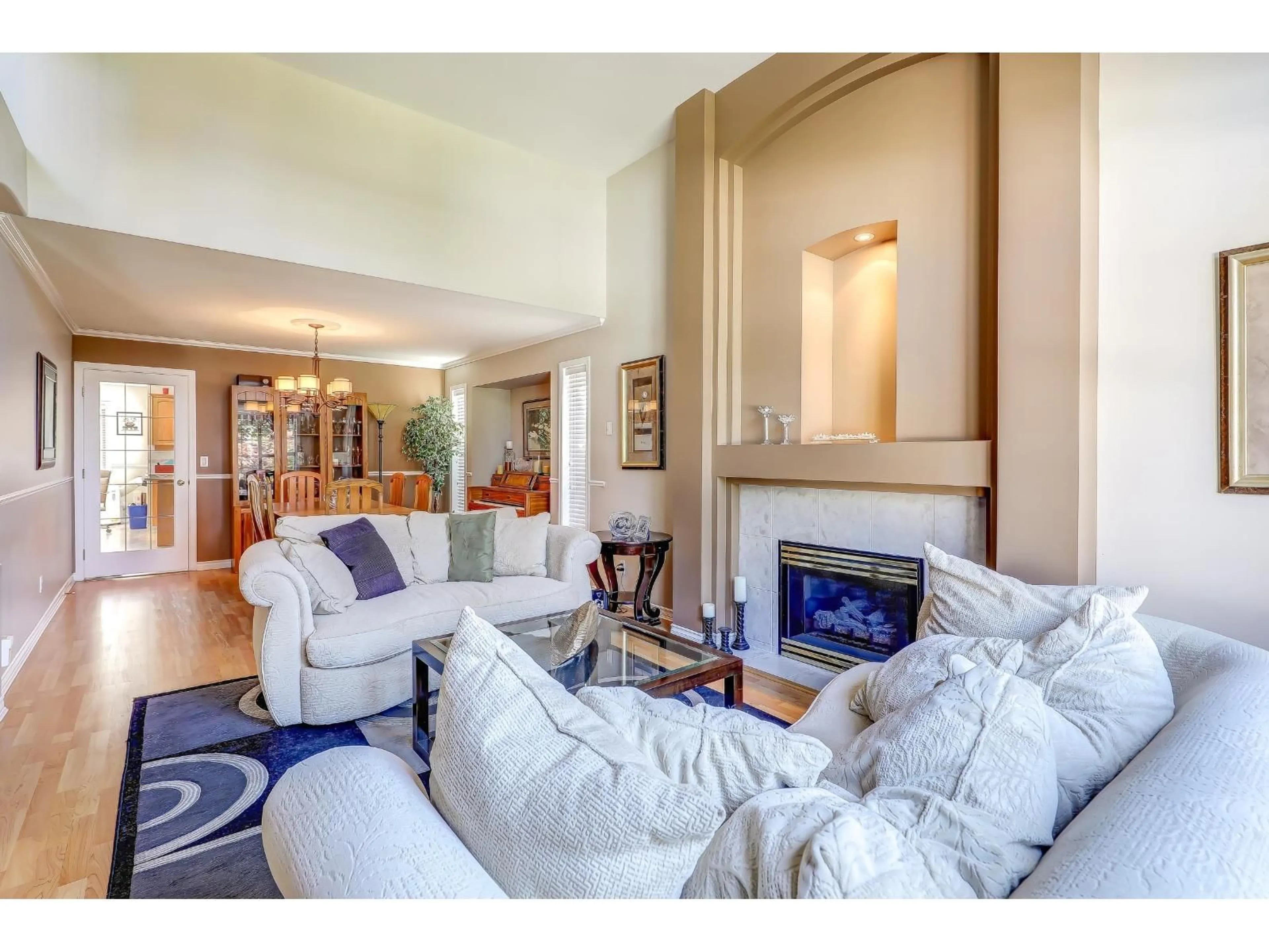 Living room with furniture, unknown for 16932 60A, Surrey British Columbia V3S8X5