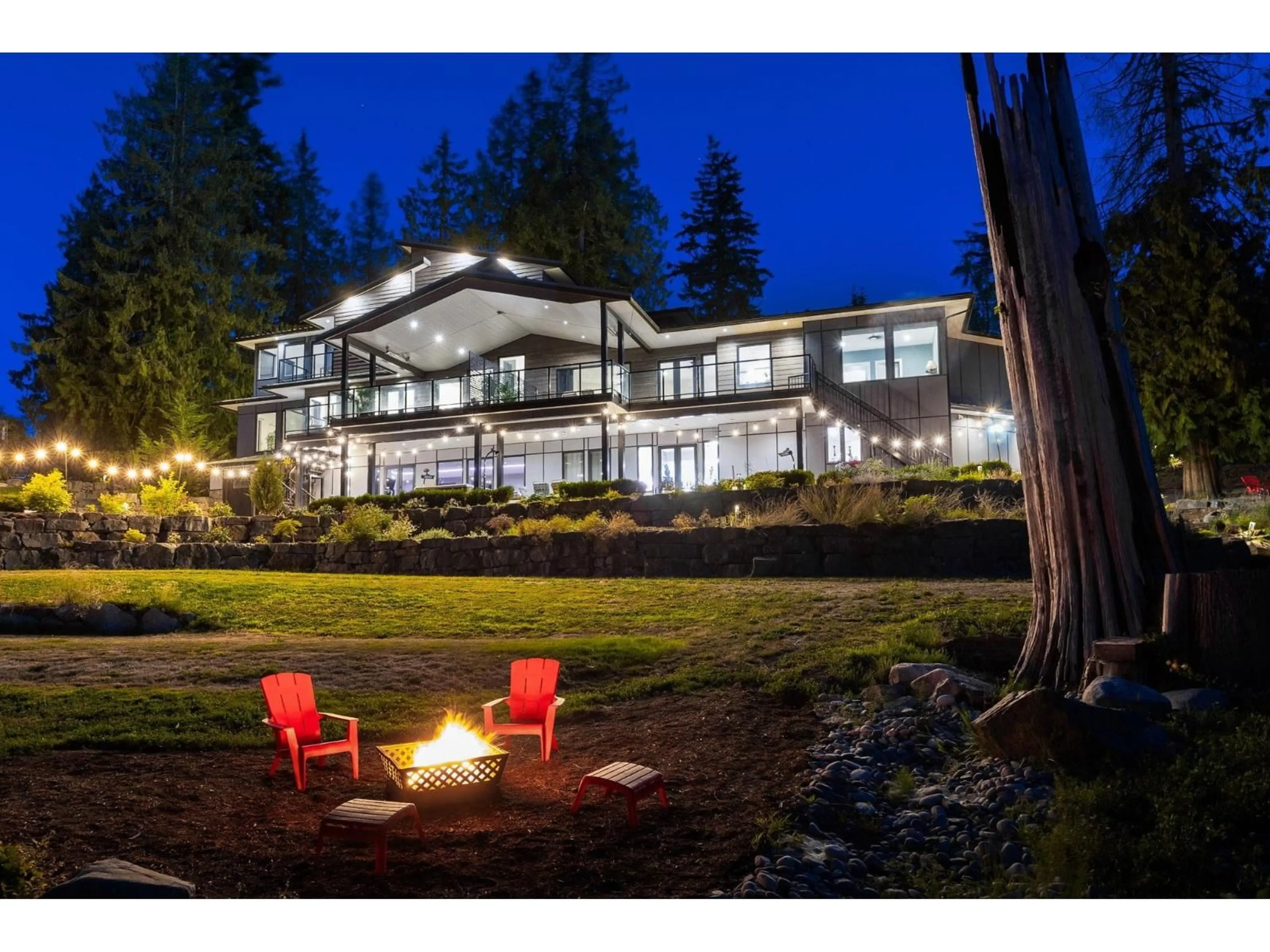 A pic from outside/outdoor area/front of a property/back of a property/a pic from drone, unknown for 205 210, Langley British Columbia V2Z2G6