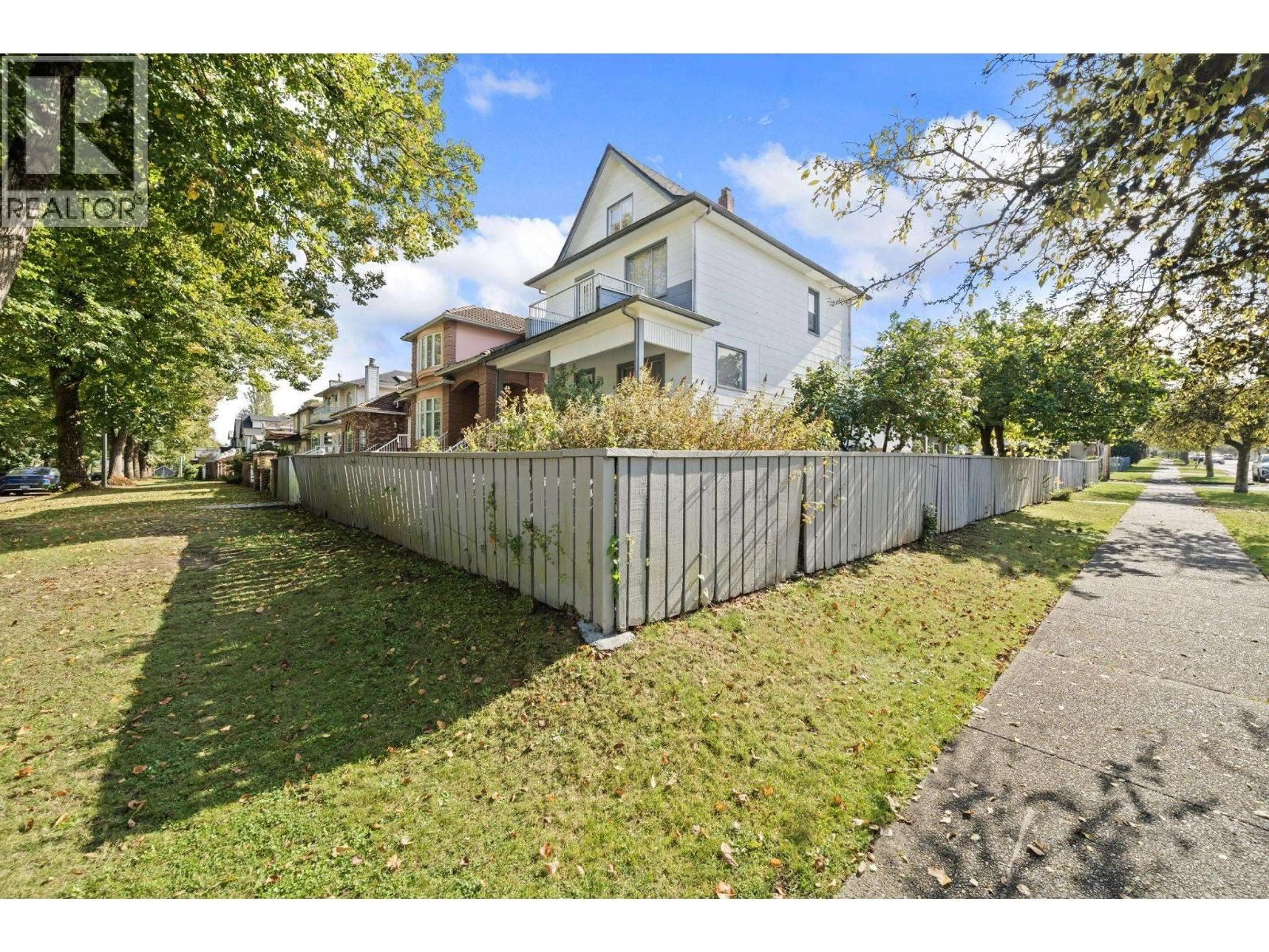 A pic from outside/outdoor area/front of a property/back of a property/a pic from drone, street for 2604 19TH AVENUE, Vancouver British Columbia V5M2S4