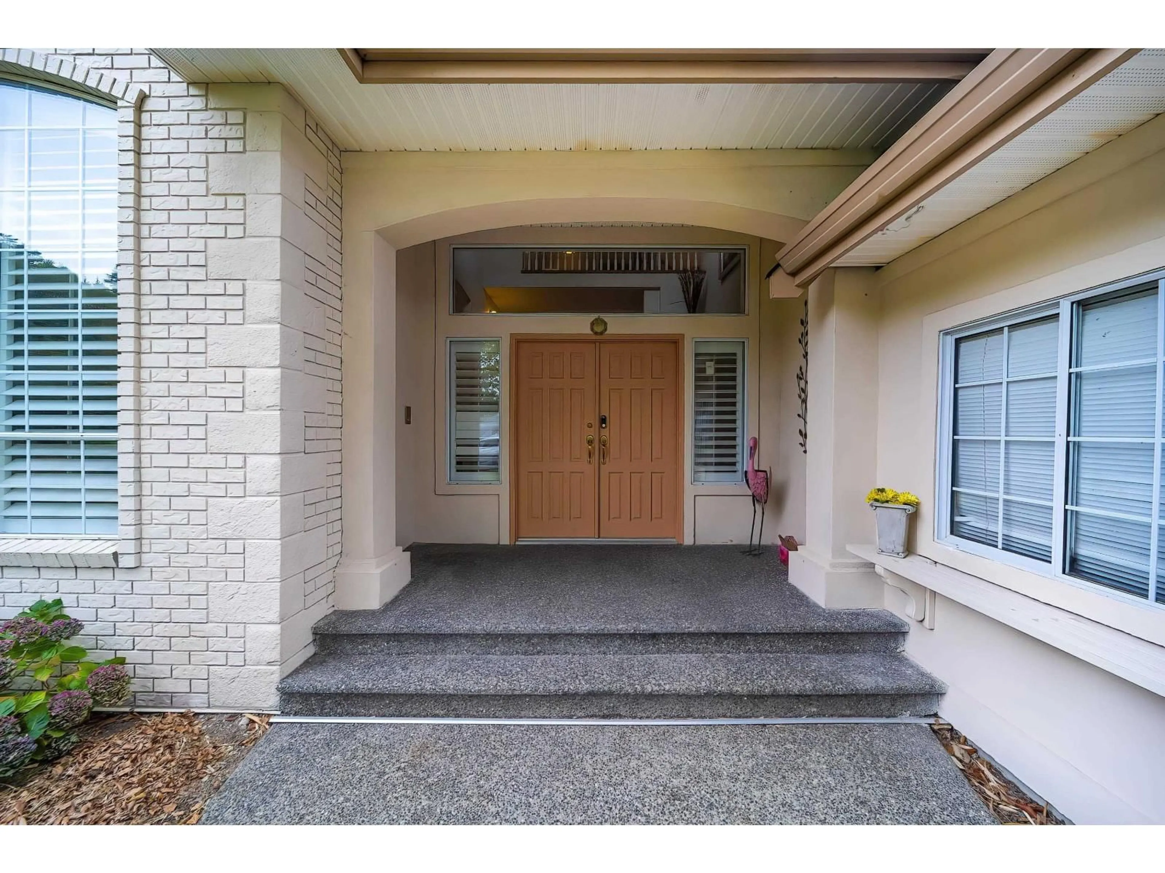 Indoor foyer for 14872 25A, Surrey British Columbia V4P1N8