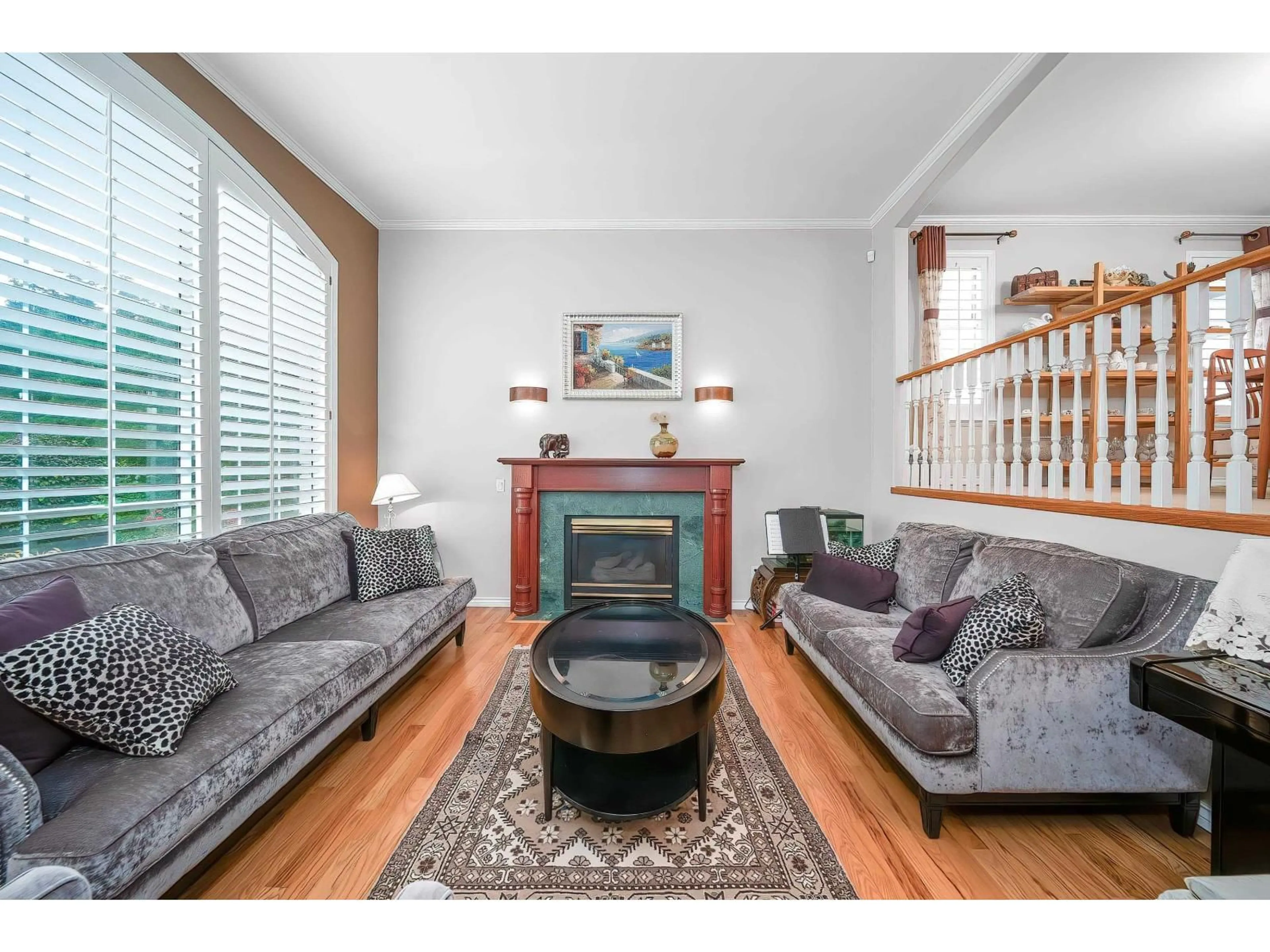 Living room with furniture, wood/laminate floor for 14872 25A, Surrey British Columbia V4P1N8