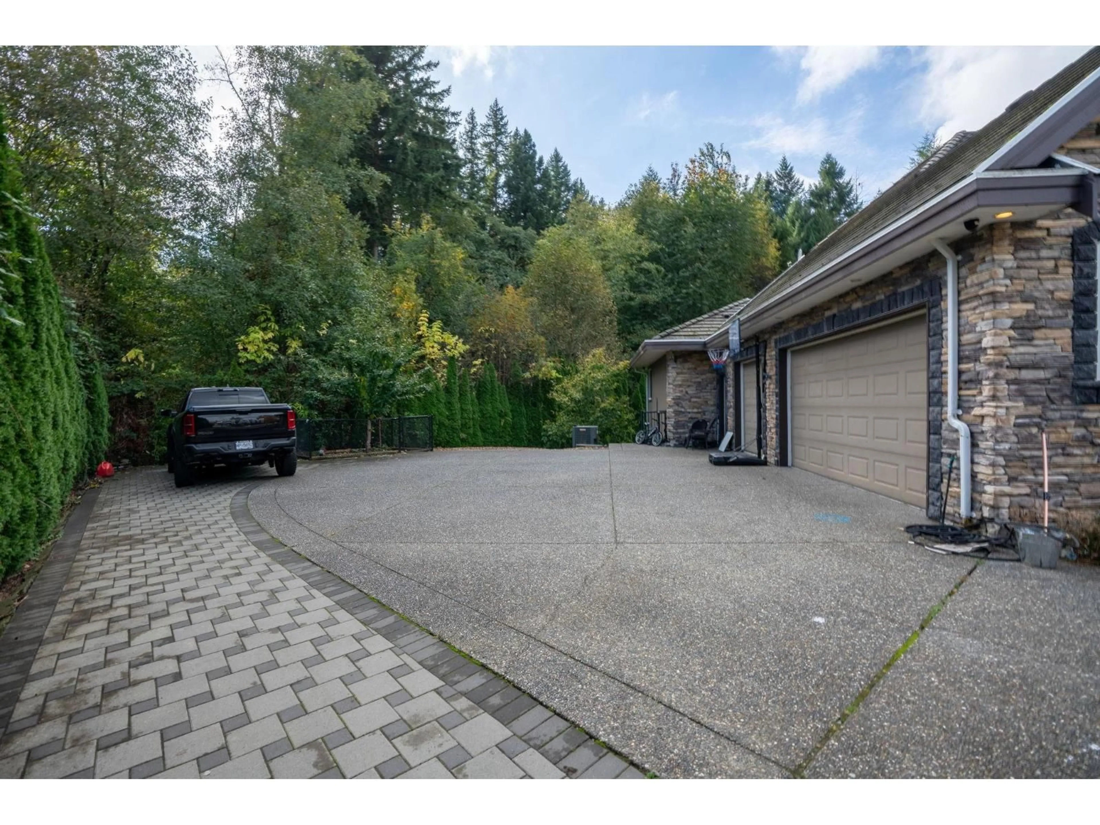 Unknown for 5479 124B, Surrey British Columbia V3X3T1