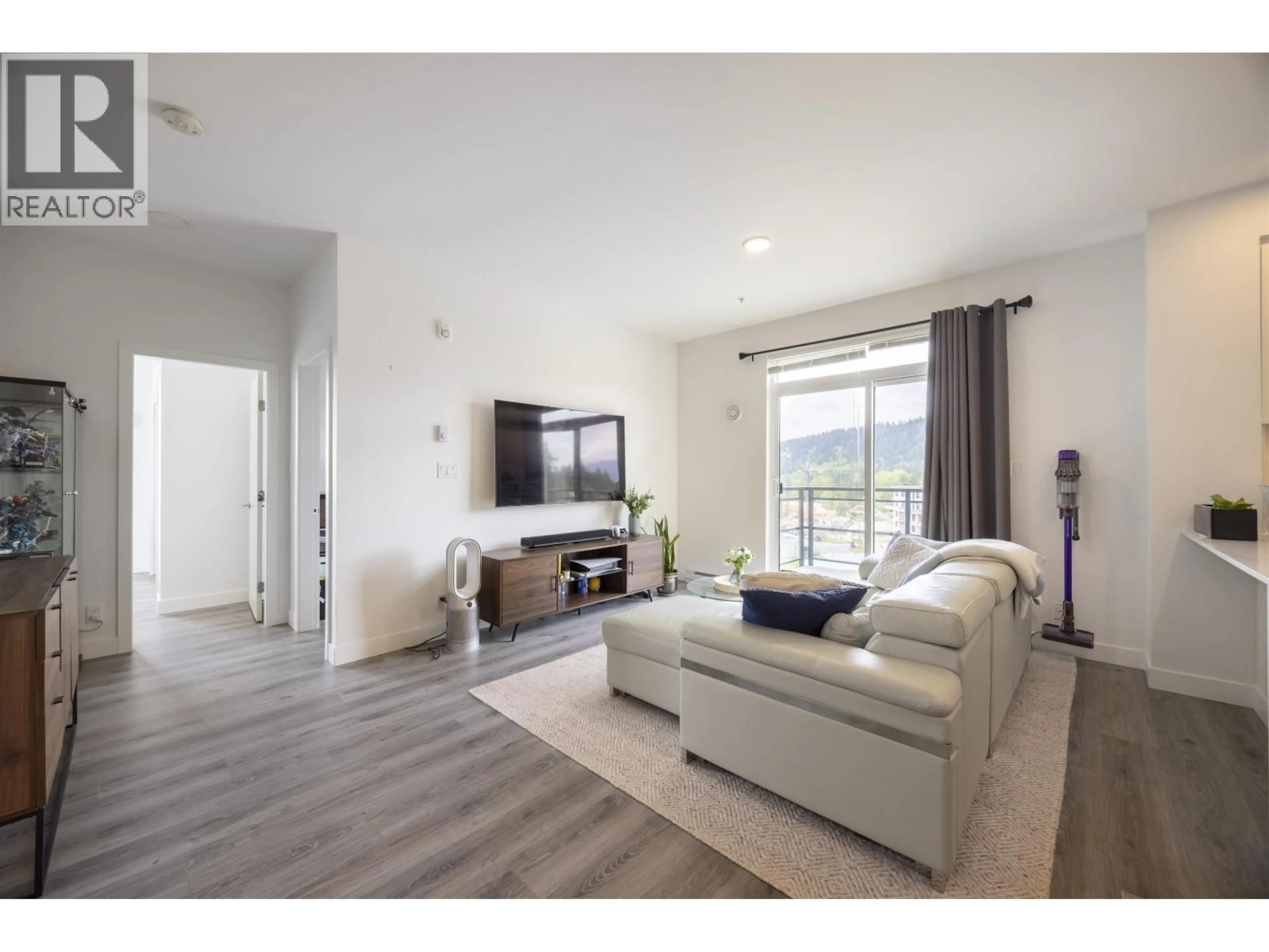 Living room with furniture, unknown for 606 - 700 CLARKE ROAD, Coquitlam British Columbia V3J0K5