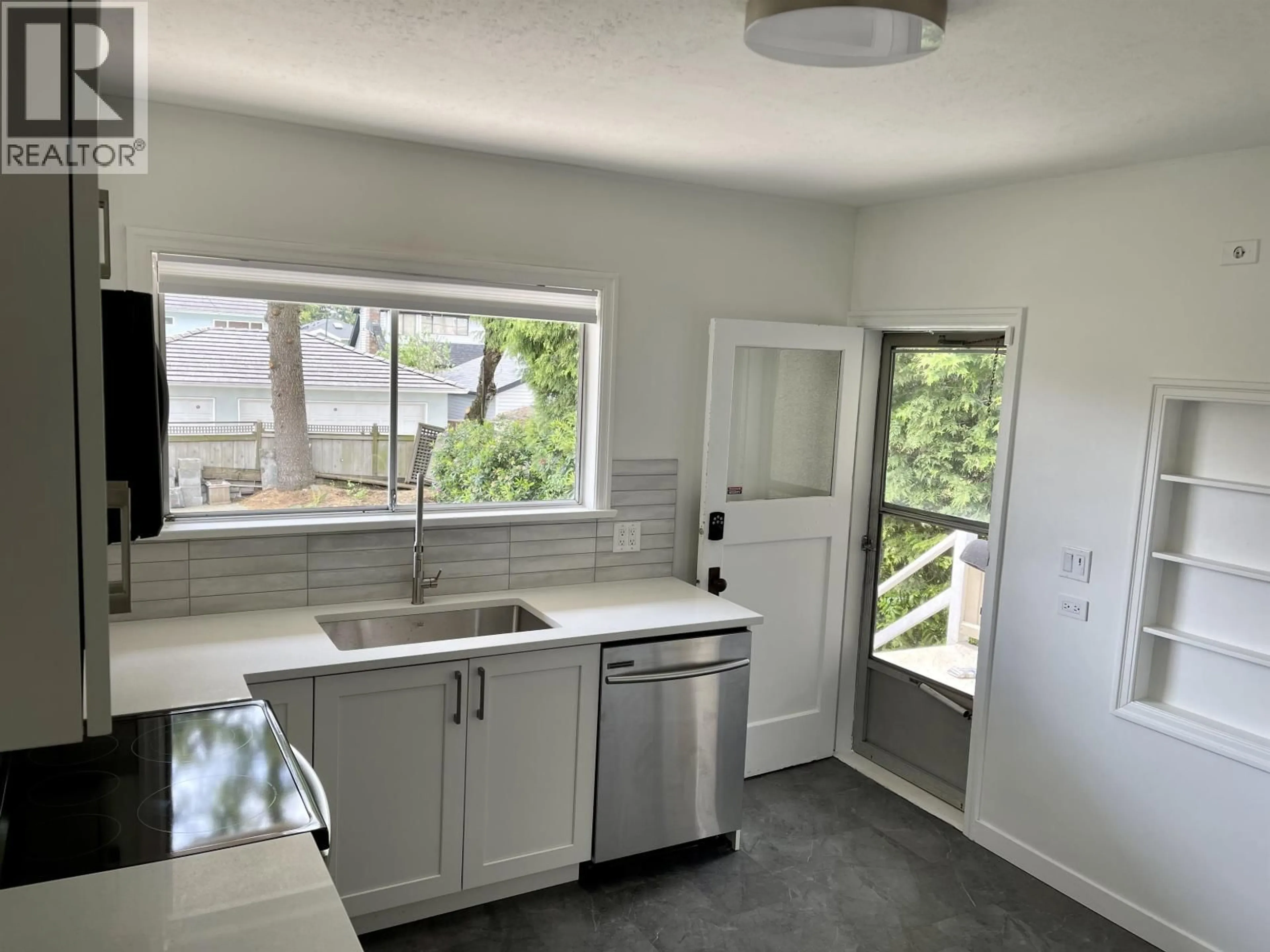 Standard kitchen, unknown for 34 47TH AVENUE, Vancouver British Columbia V5Y2X8