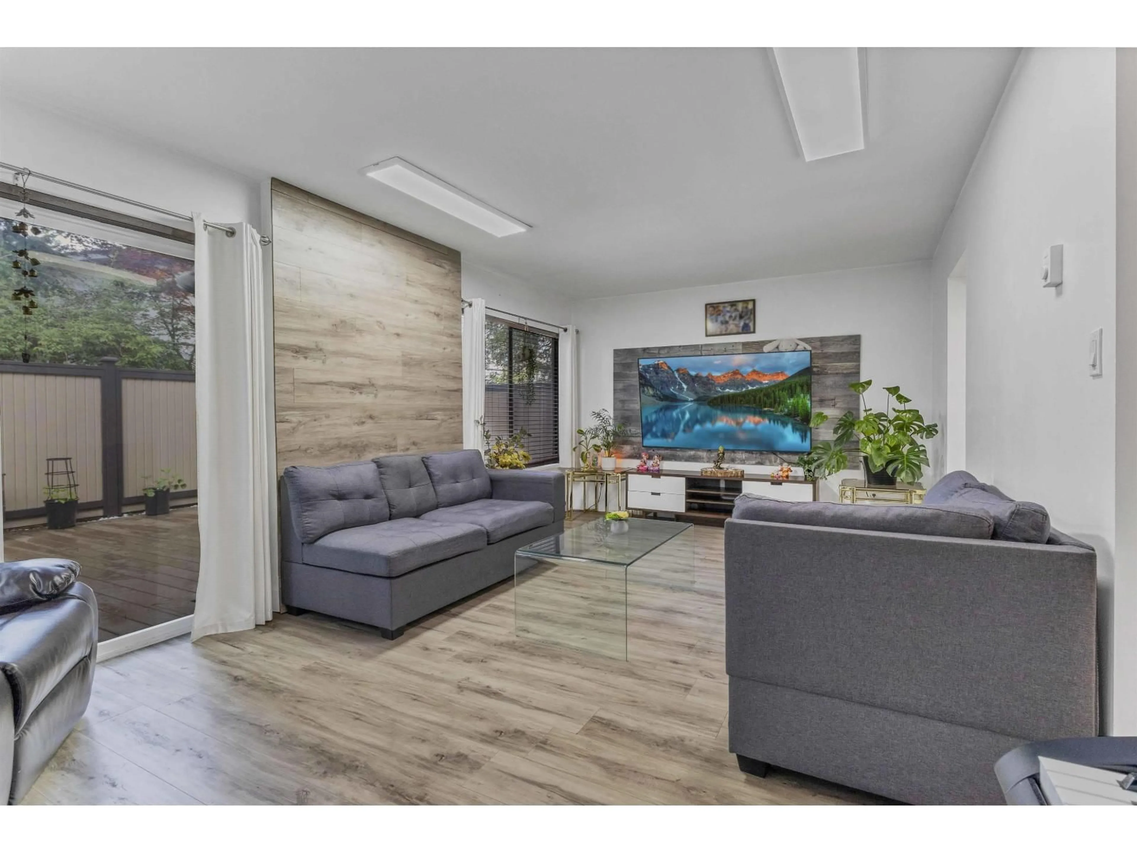 Living room with furniture, unknown for 8 - 3015 TRETHEWEY, Abbotsford British Columbia V2T3R4