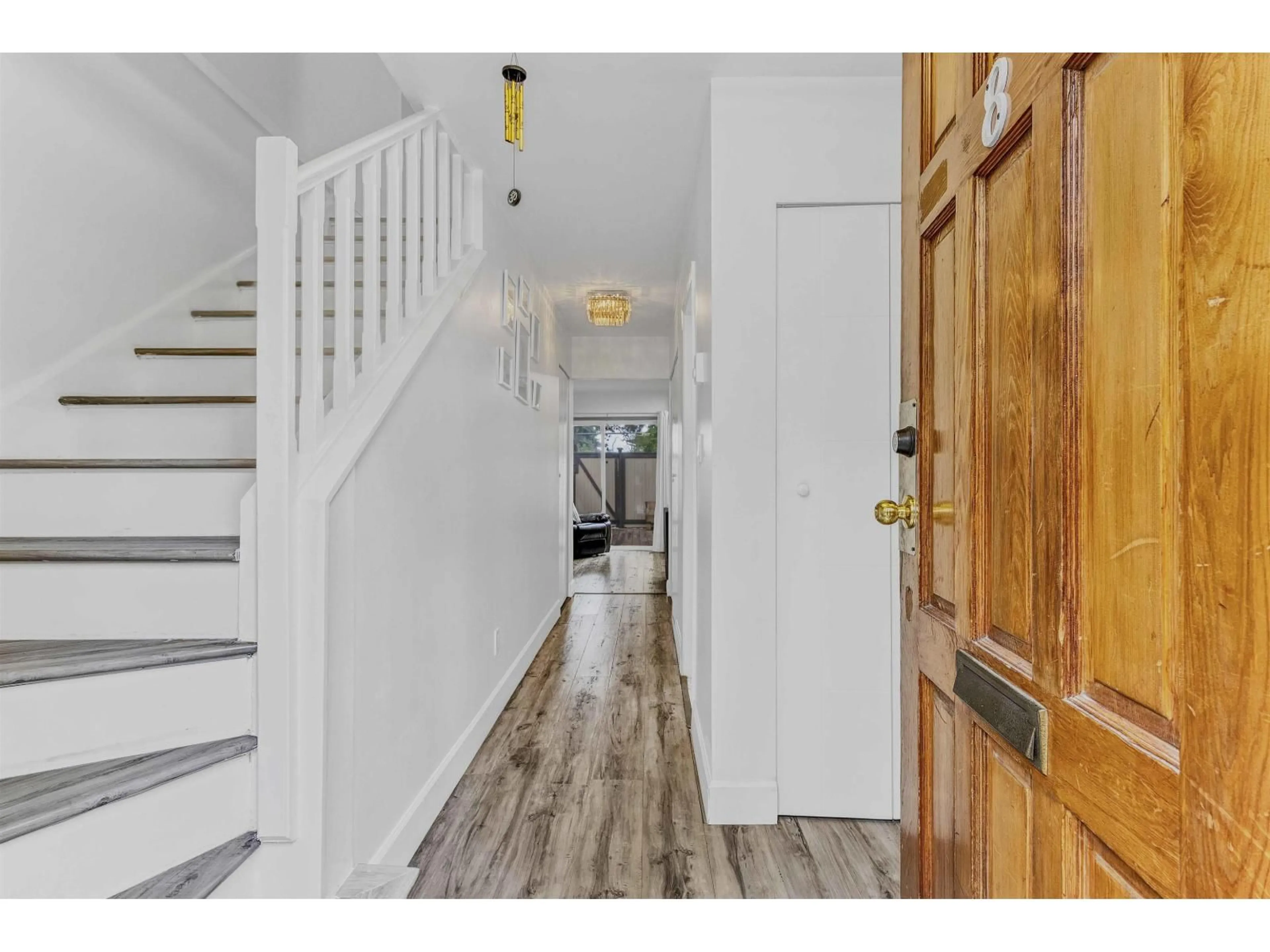 Indoor entryway for 8 - 3015 TRETHEWEY, Abbotsford British Columbia V2T3R4