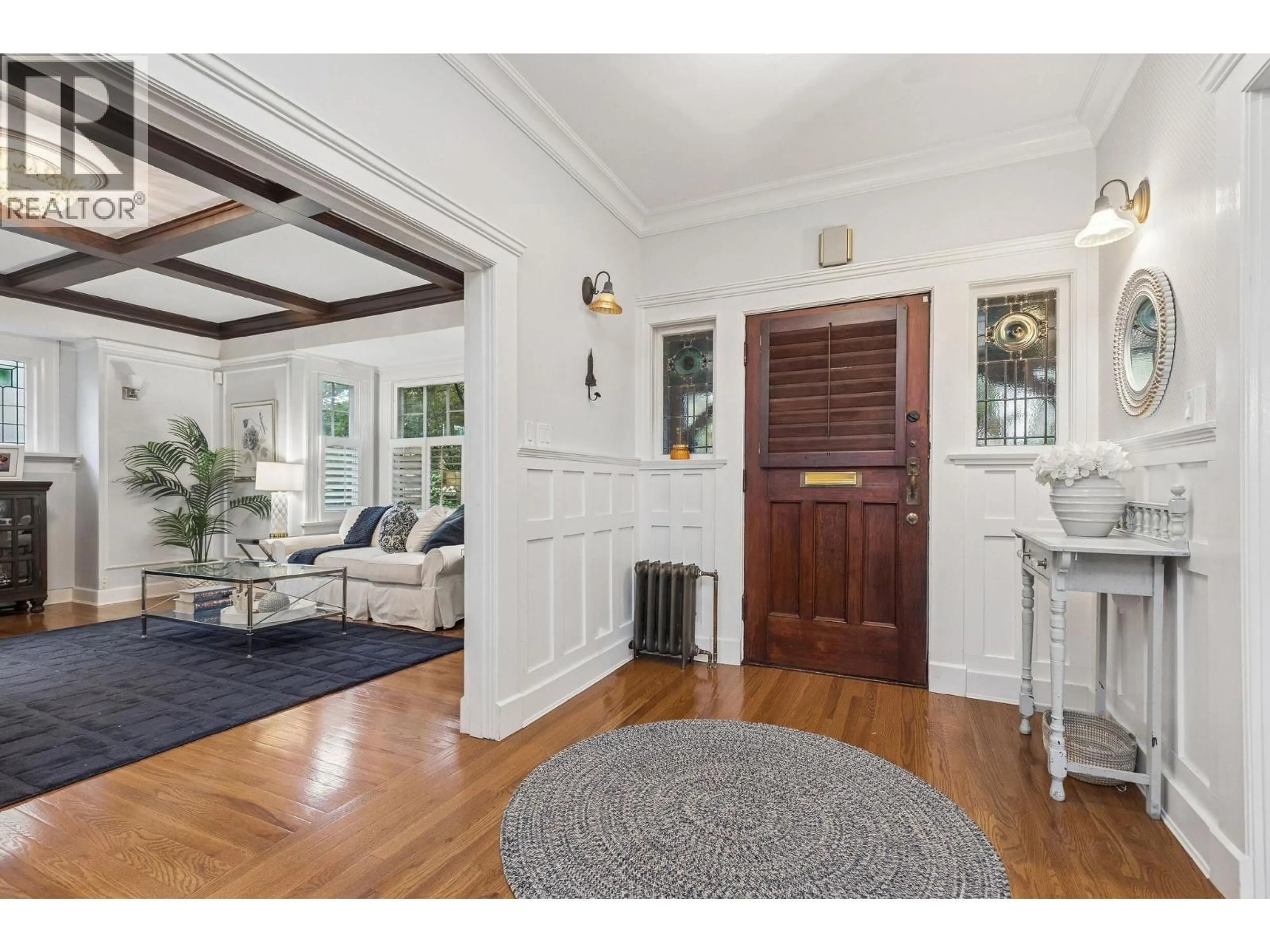 Indoor entryway for 745 GRAND BOULEVARD, North Vancouver British Columbia V7L3W3