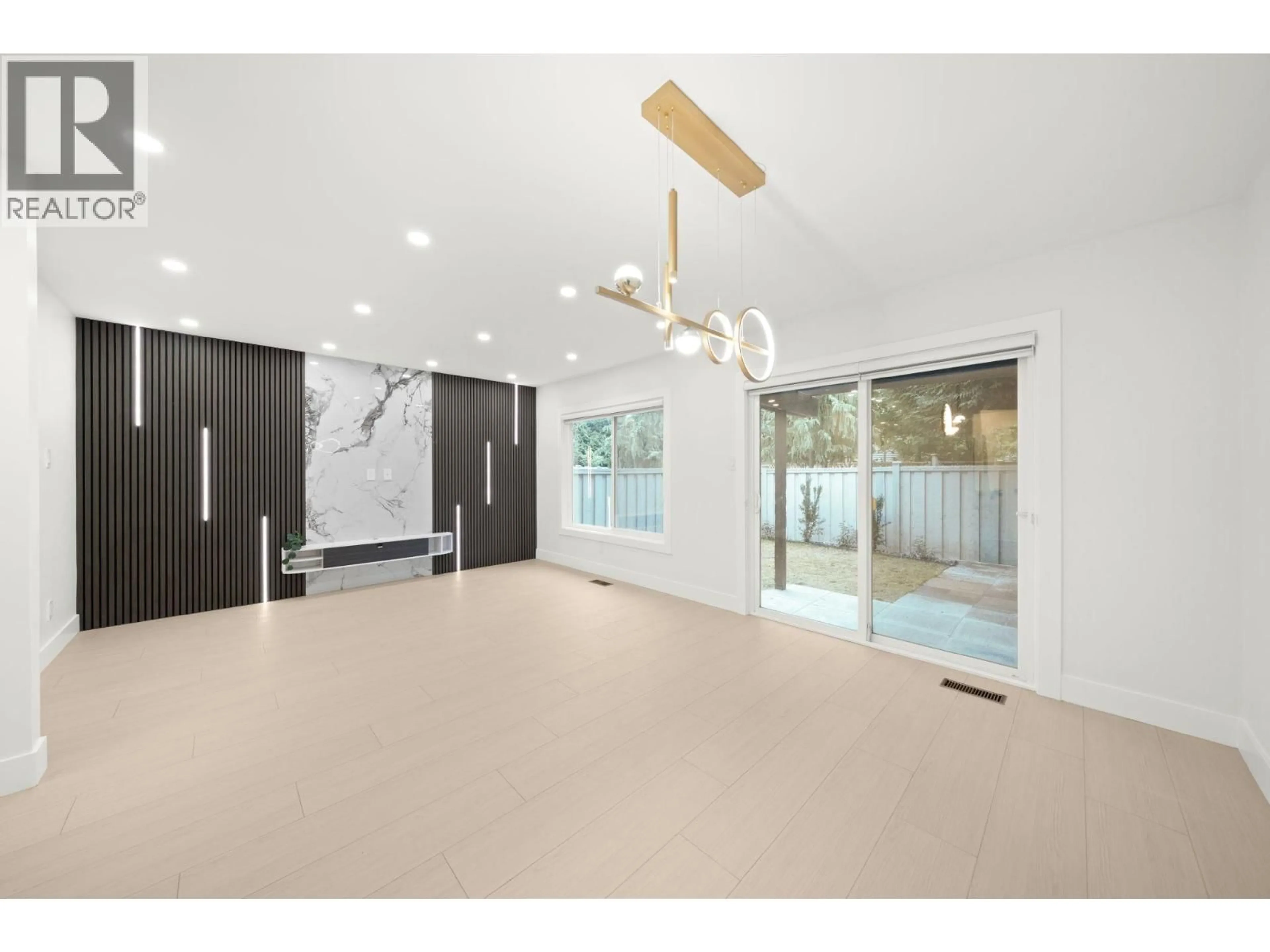 Indoor foyer for 48 - 3046 COAST MERIDIAN ROAD, Port Coquitlam British Columbia V3B5B6