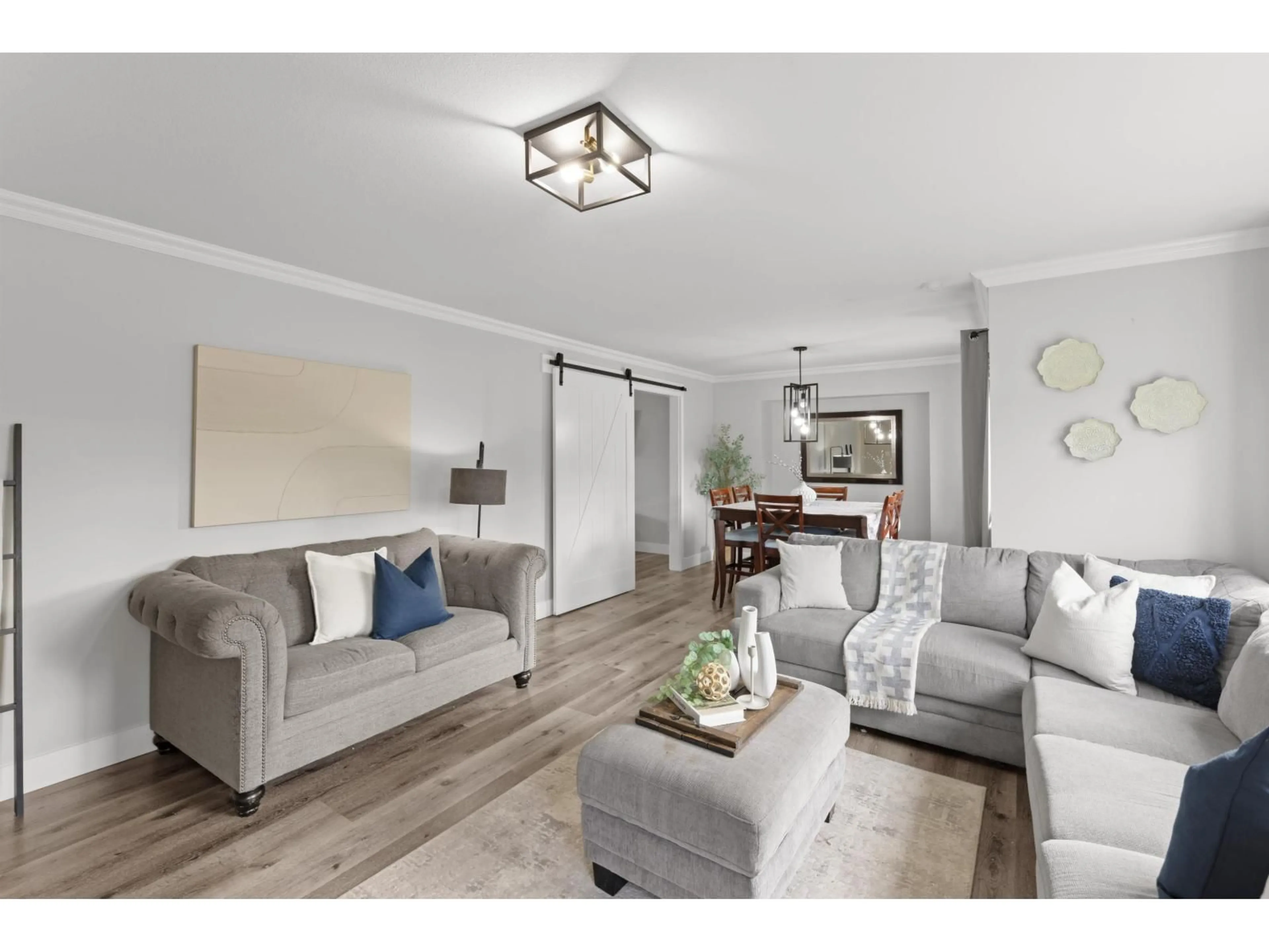 Living room with furniture, wood/laminate floor for 2770 272A, Langley British Columbia V4W4A5