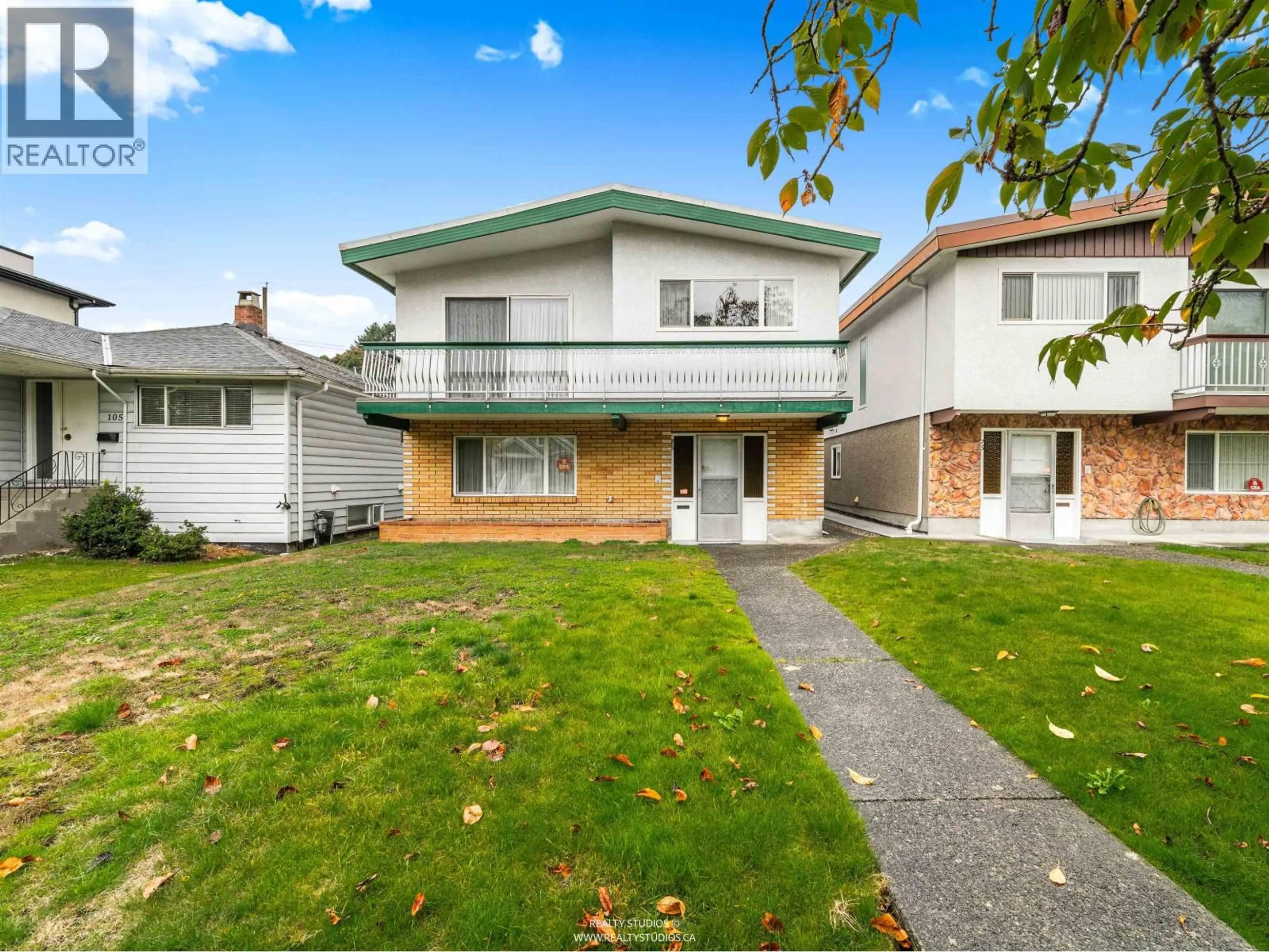 Home with vinyl exterior material, street for 85 63RD AVENUE, Vancouver British Columbia V5X2H7