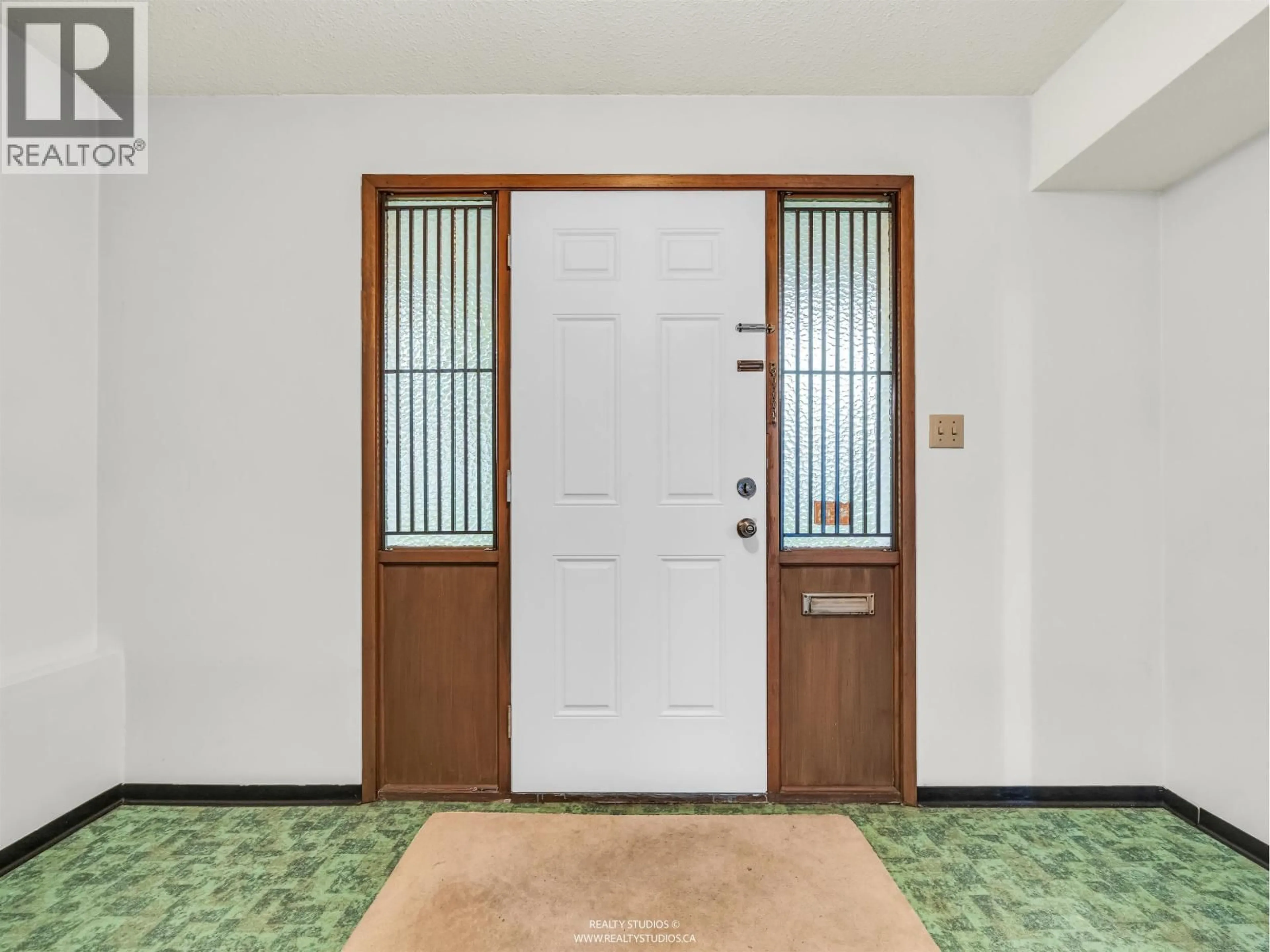 Indoor entryway for 85 63RD AVENUE, Vancouver British Columbia V5X2H7