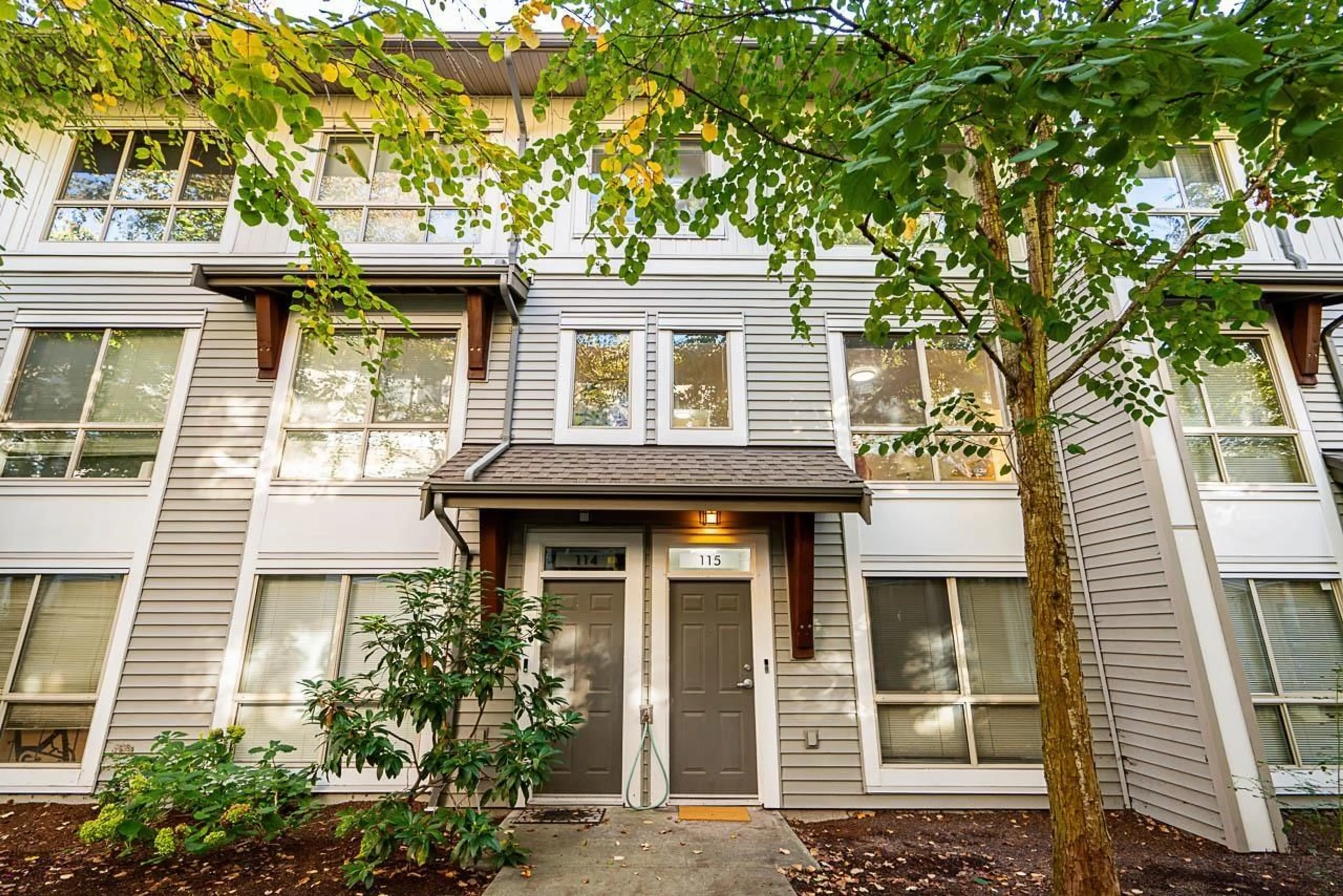 Unknown for 115 - 6671 121, Surrey British Columbia V3W1T9