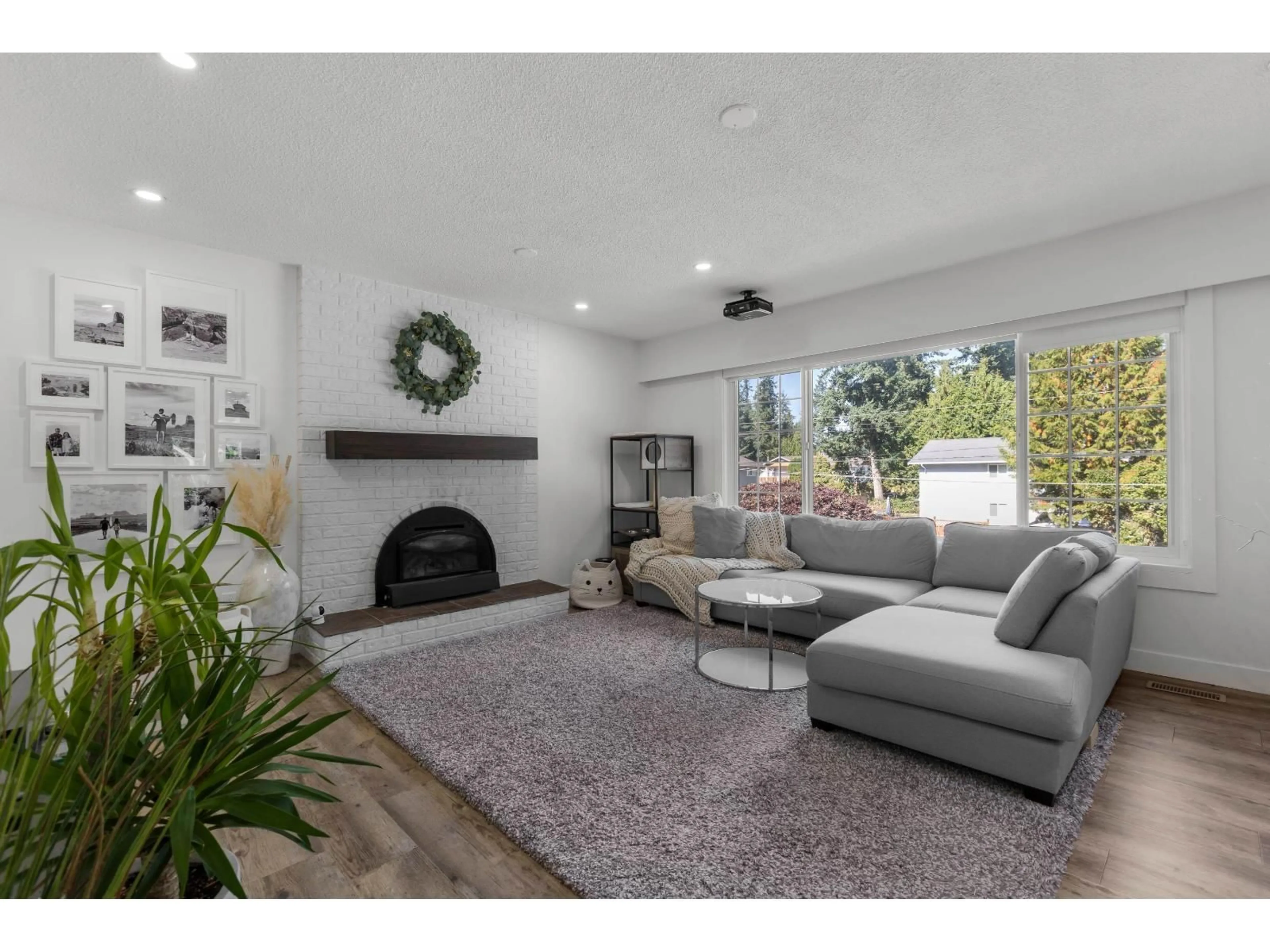 Living room with furniture, unknown for 20334 38A, Langley British Columbia V3A5M3