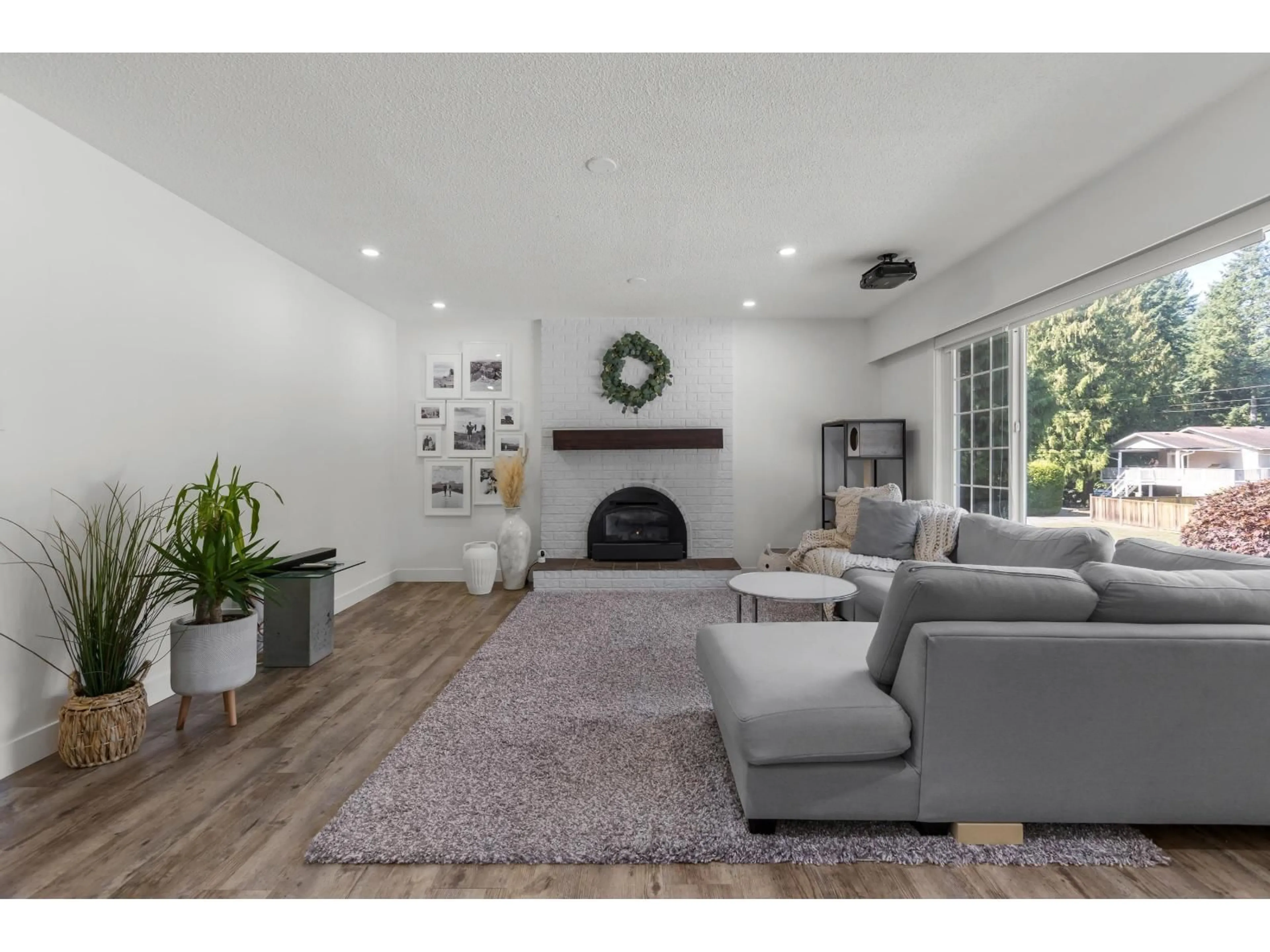 Living room with furniture, unknown for 20334 38A, Langley British Columbia V3A5M3