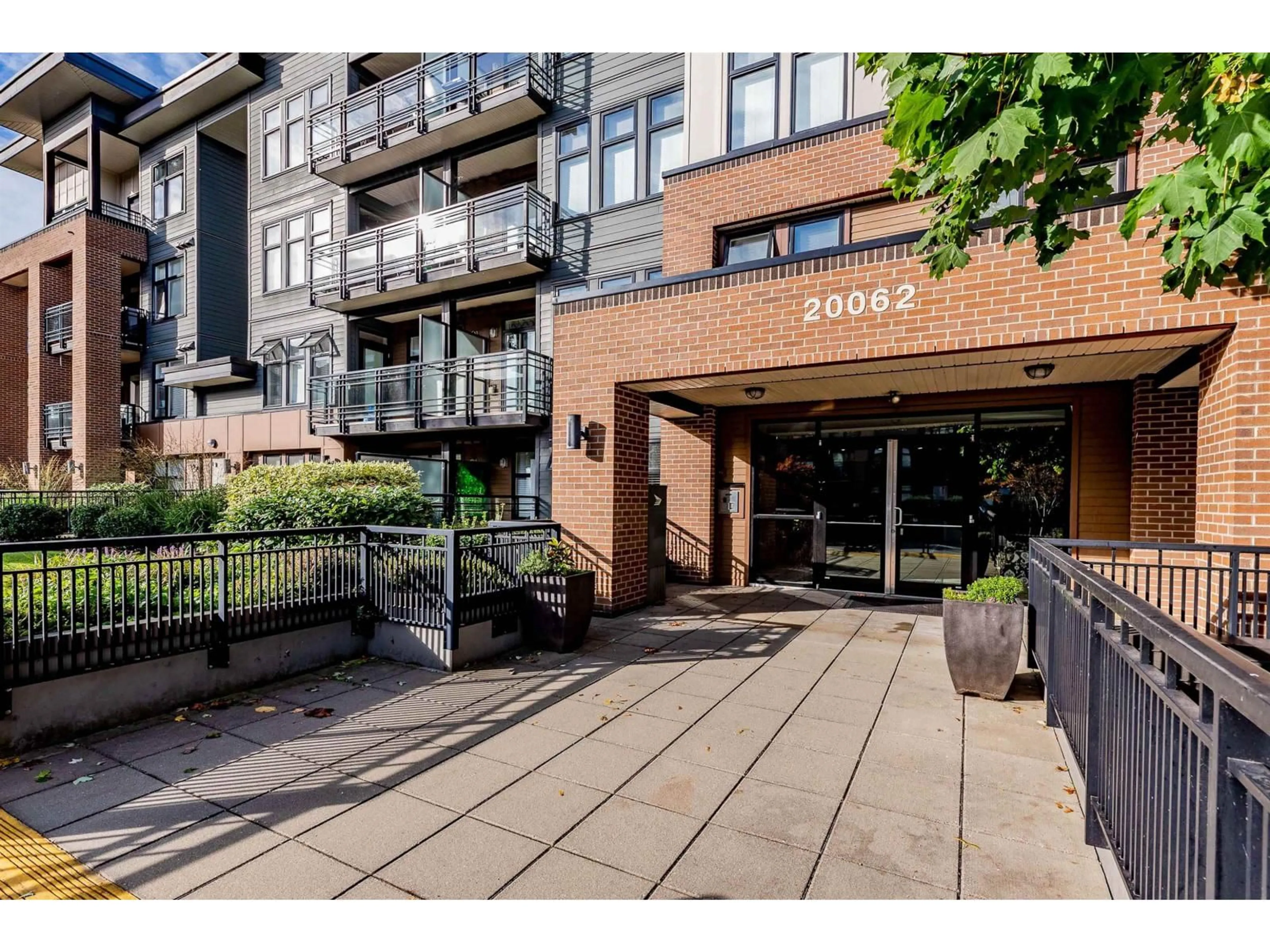 Unknown for 214 - 20062 FRASER, Langley British Columbia V3A0E6