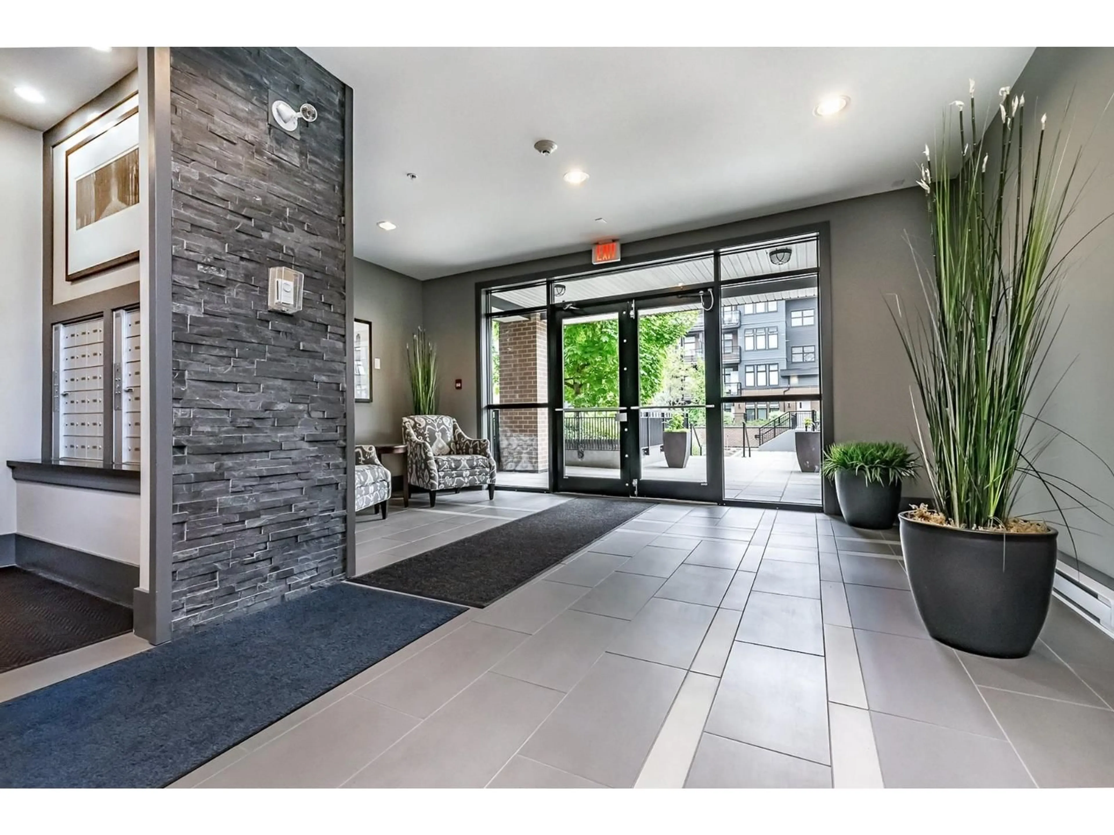 Indoor foyer for 214 - 20062 FRASER, Langley British Columbia V3A0E6